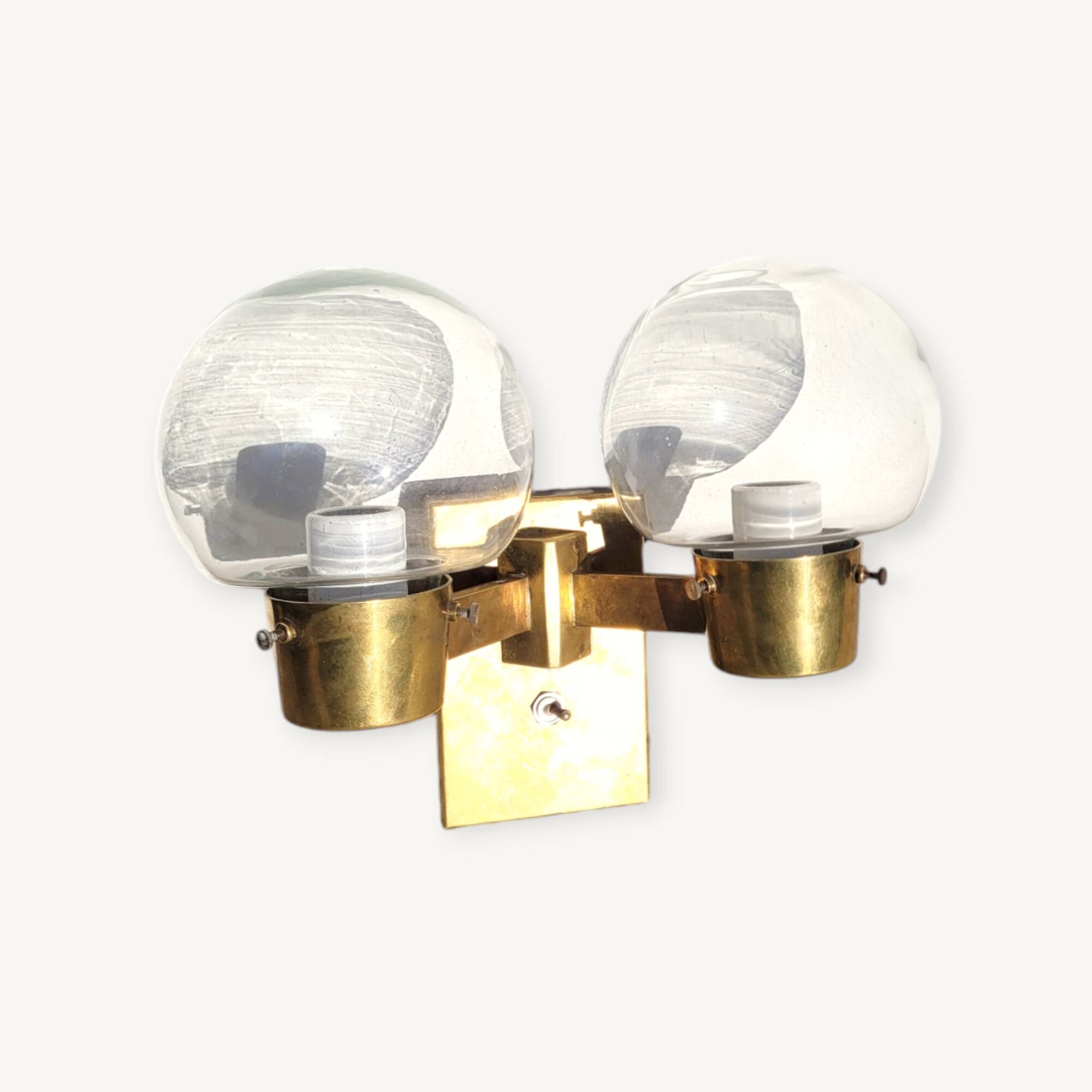 Antique brass wall lamp