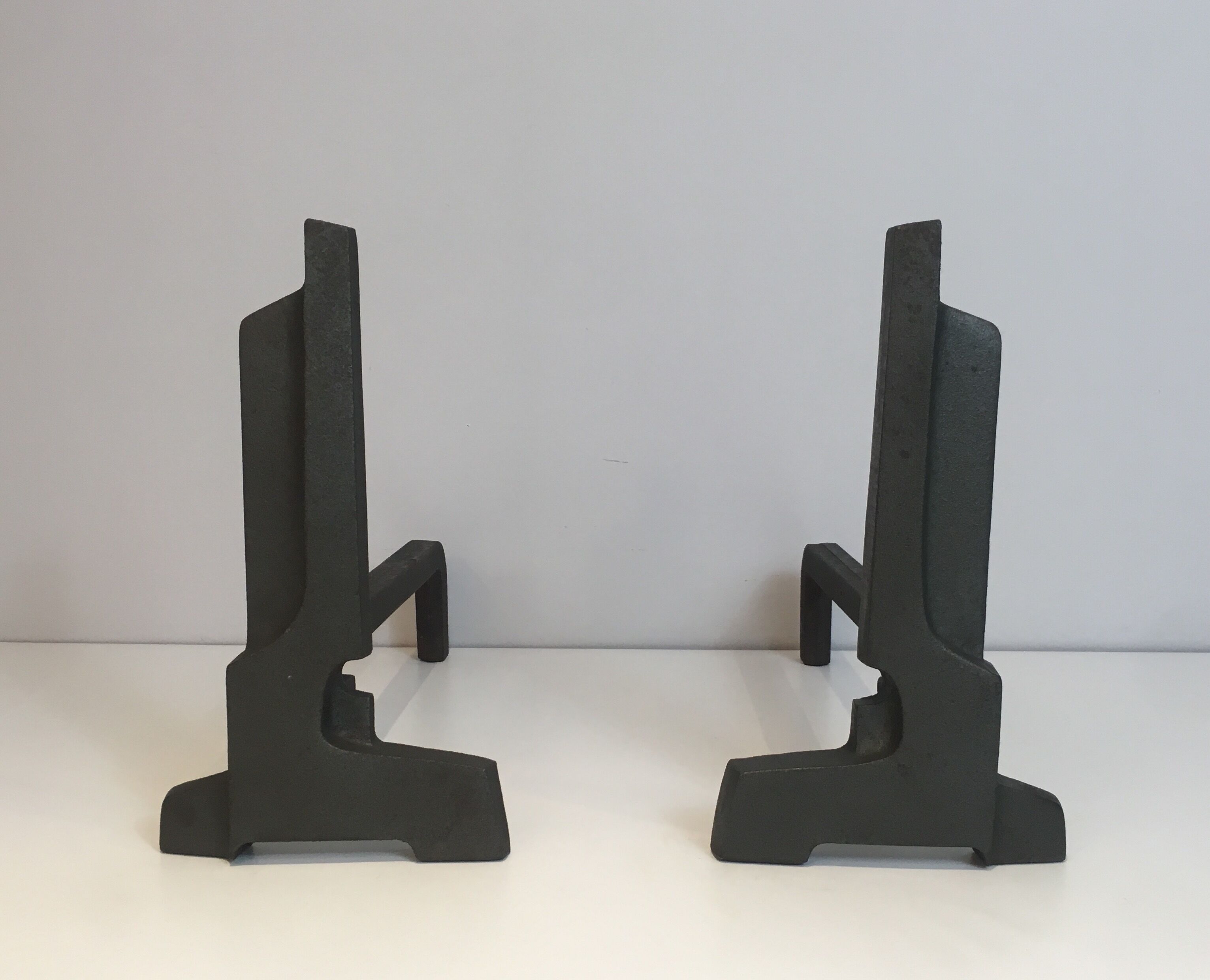 Pair of modernist chenets in cast iron and iron