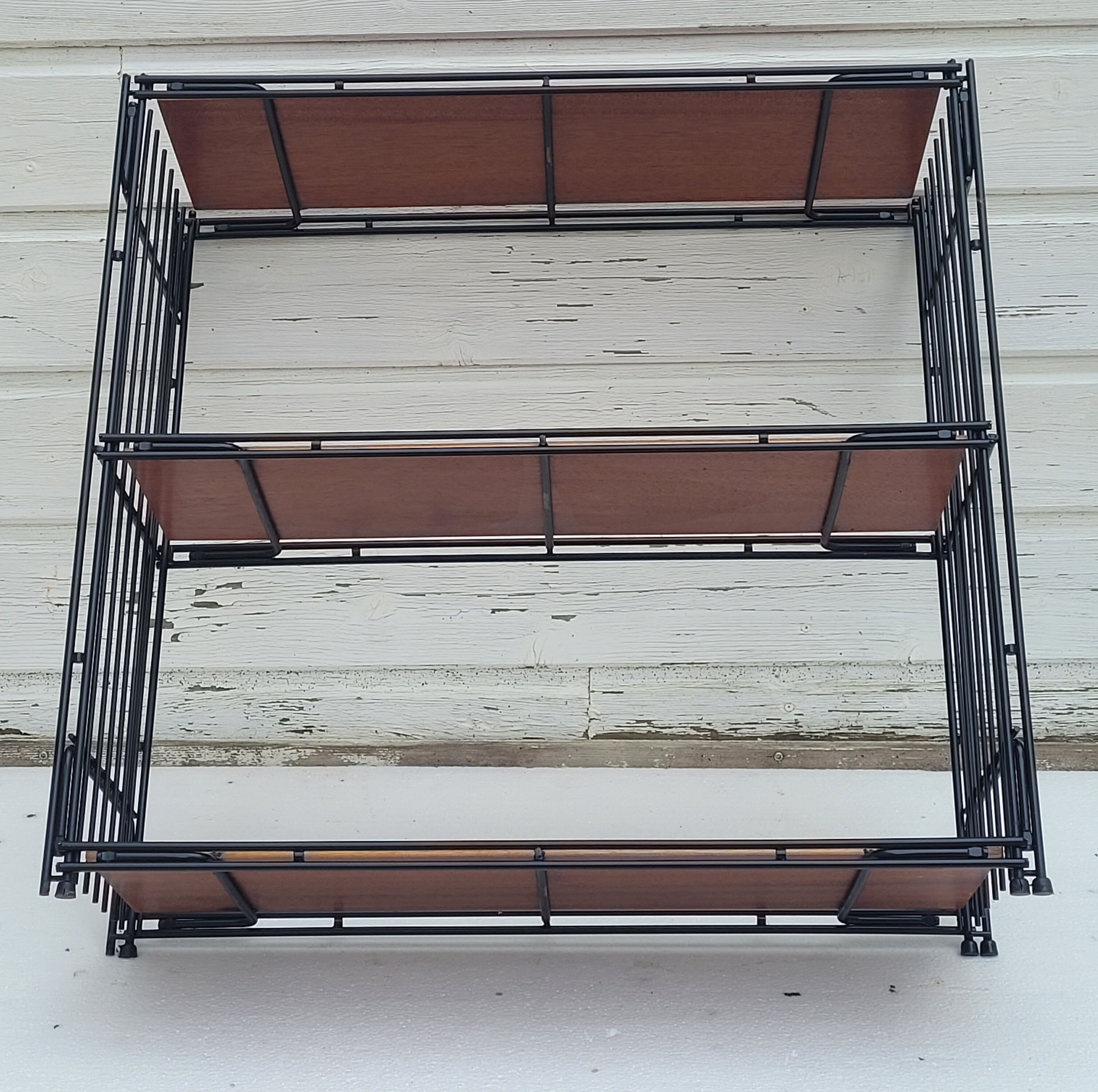 Vintage modular shelf with installation or wall Multistrux of Multimeuble lacquered steel, 1960