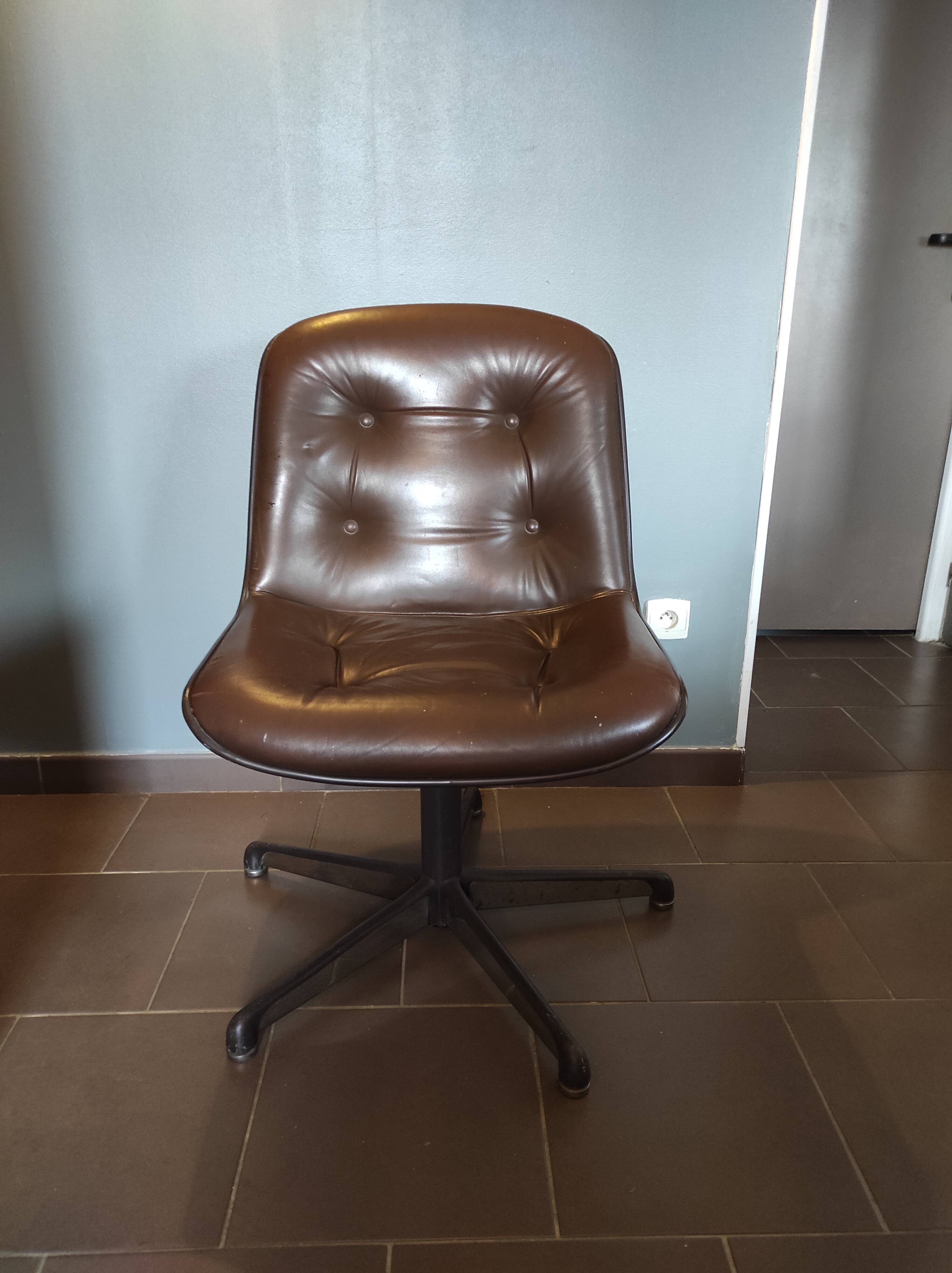 Leather armchair for Comforto