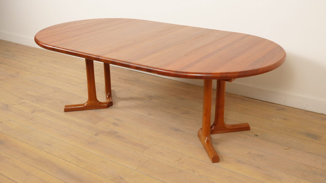 Vintage extendable round dining table | Dyrlund | Solid teak | Danish