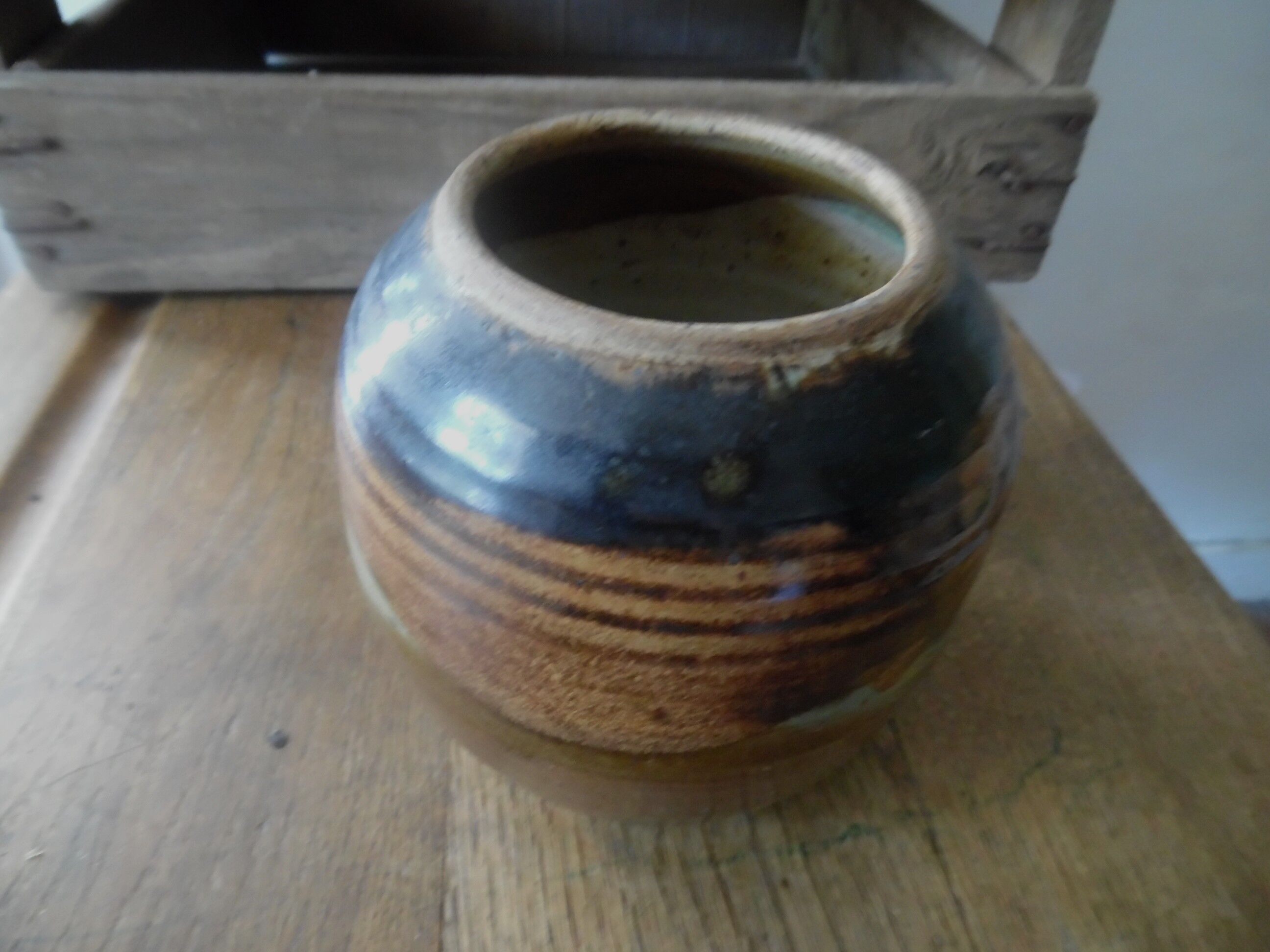 Vernise sandstone vase