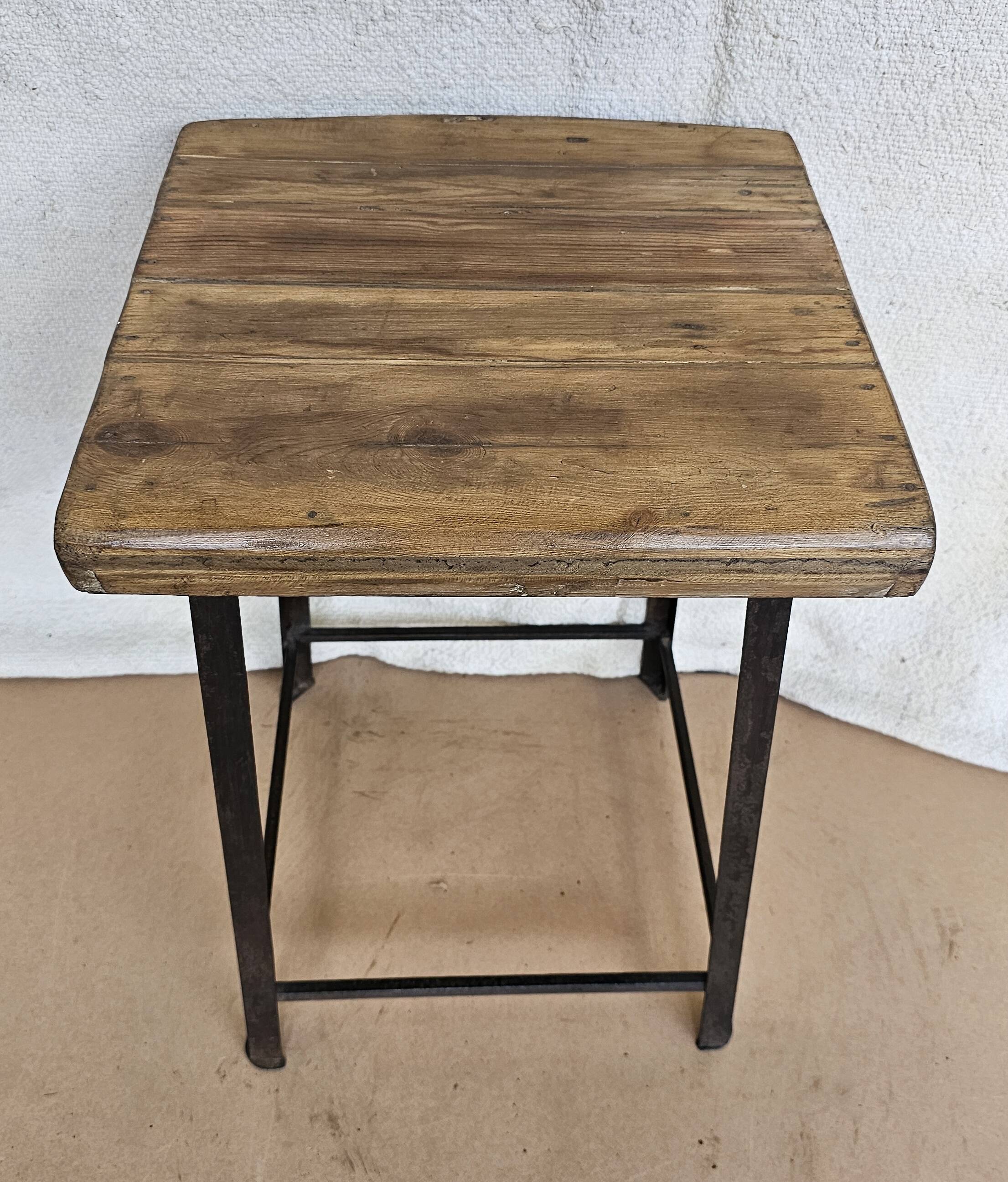 Old workshop stool in wood + wrought iron