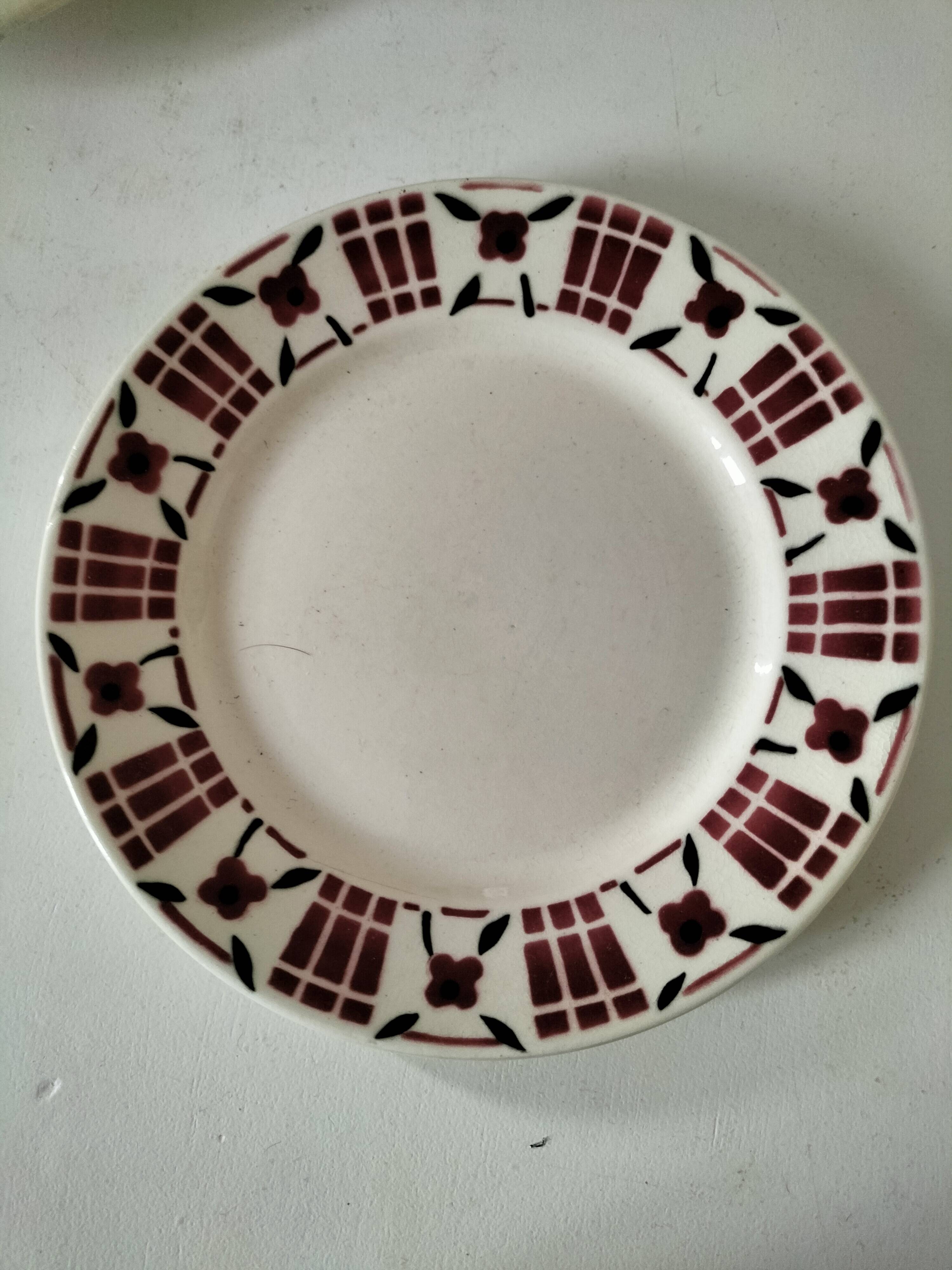 Set of 12 ironstone plates – Deep blue & red