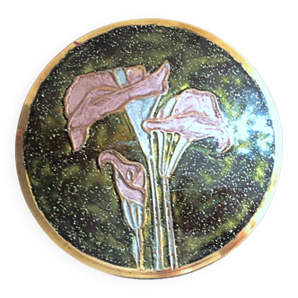 Boîte laiton émaillé vert pailleté avec décor bouquet d'Arums style Art Nouveau