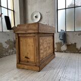 Trading counter central island pine