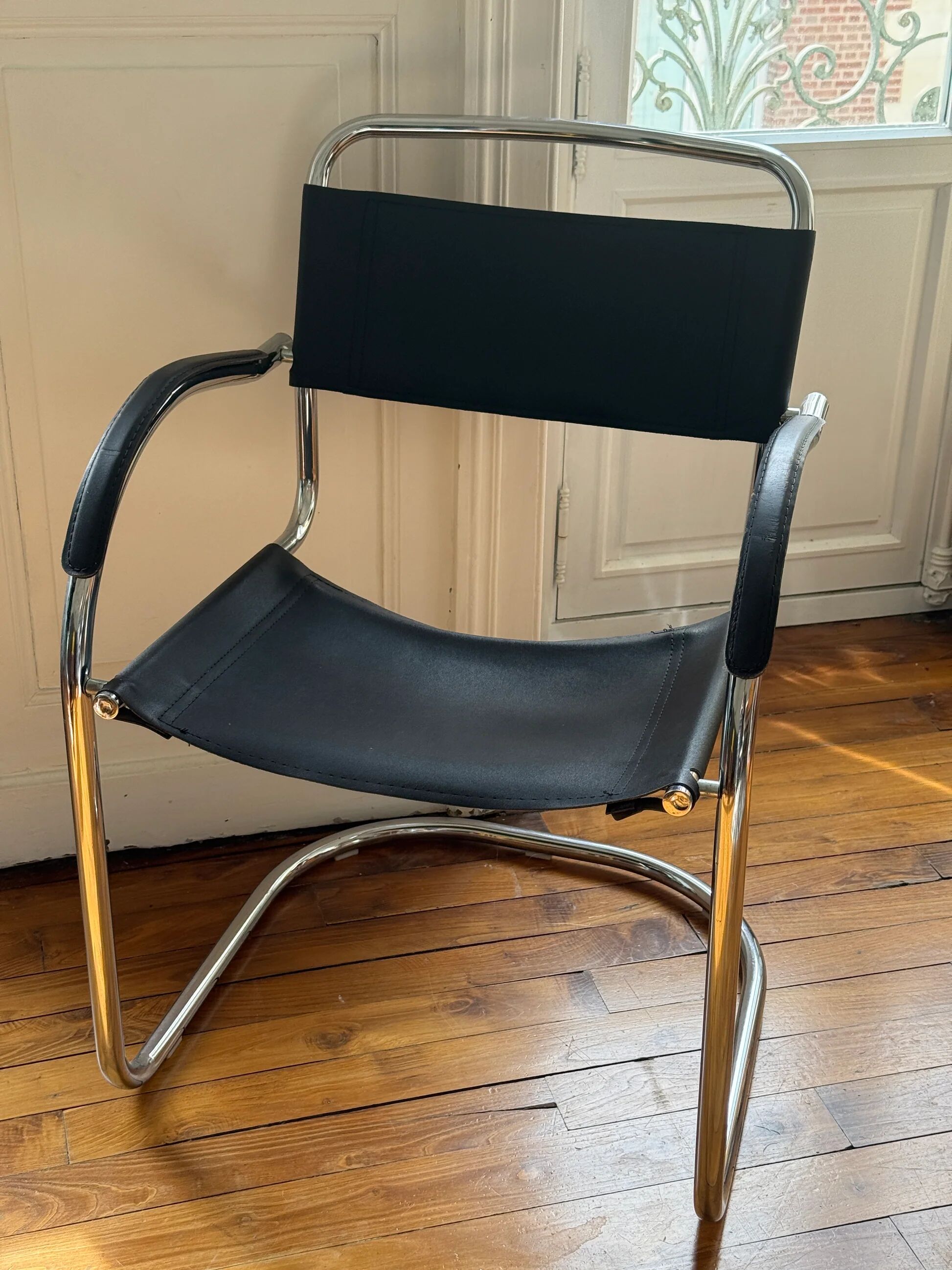 Cantilever chair style Marcel Breuer