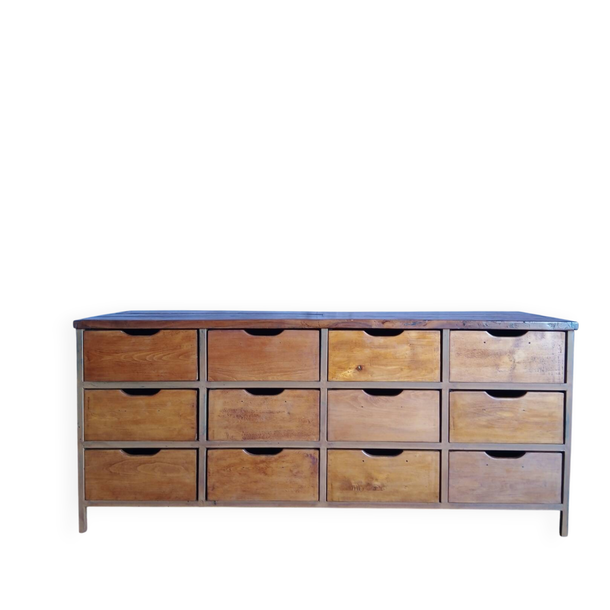 Workshop furniture, drawer furniture, industrial furniture.