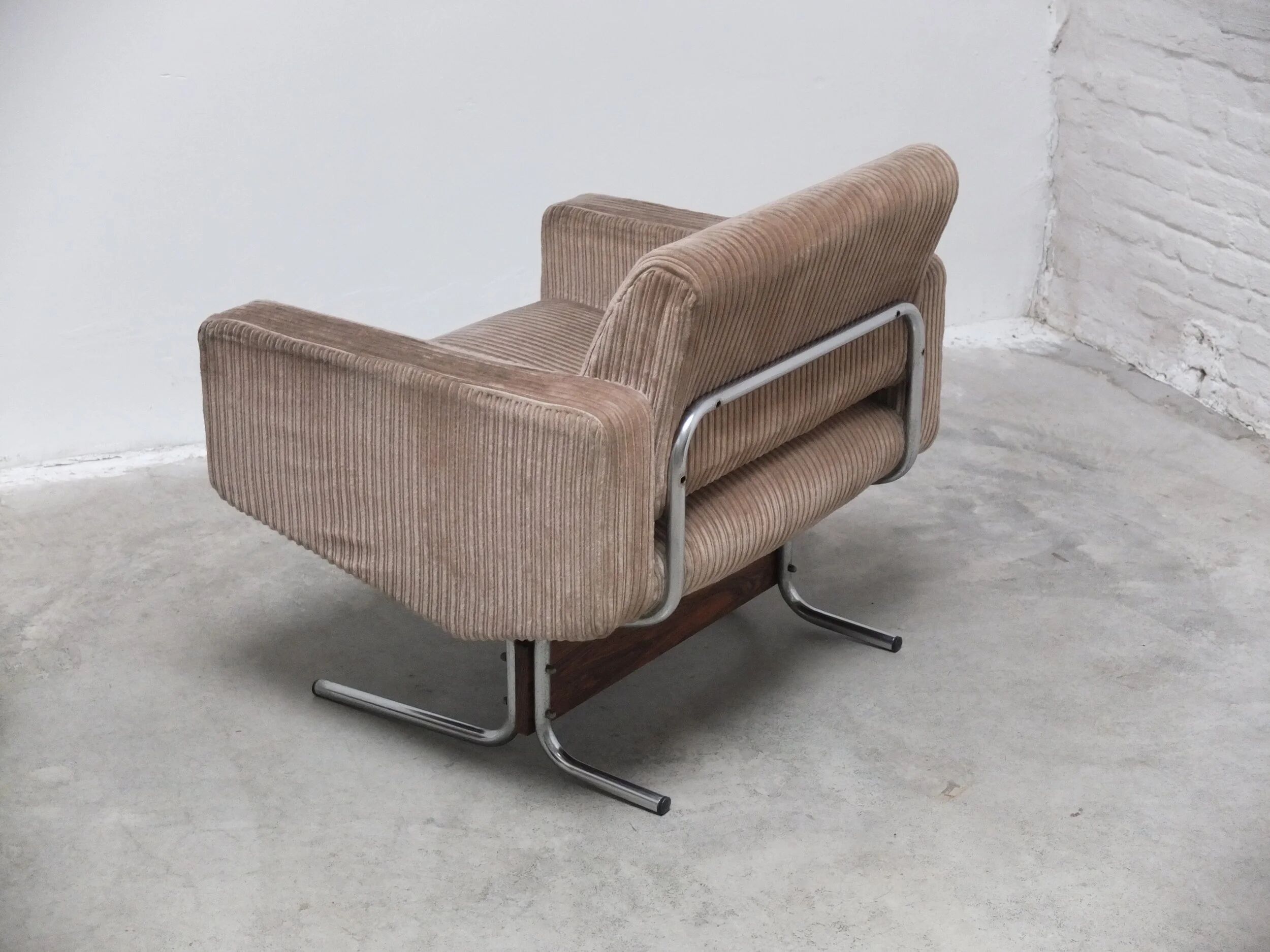 Pair of 'Caracas' lounge chairs by Pierre Guariche for Meurop, 1967