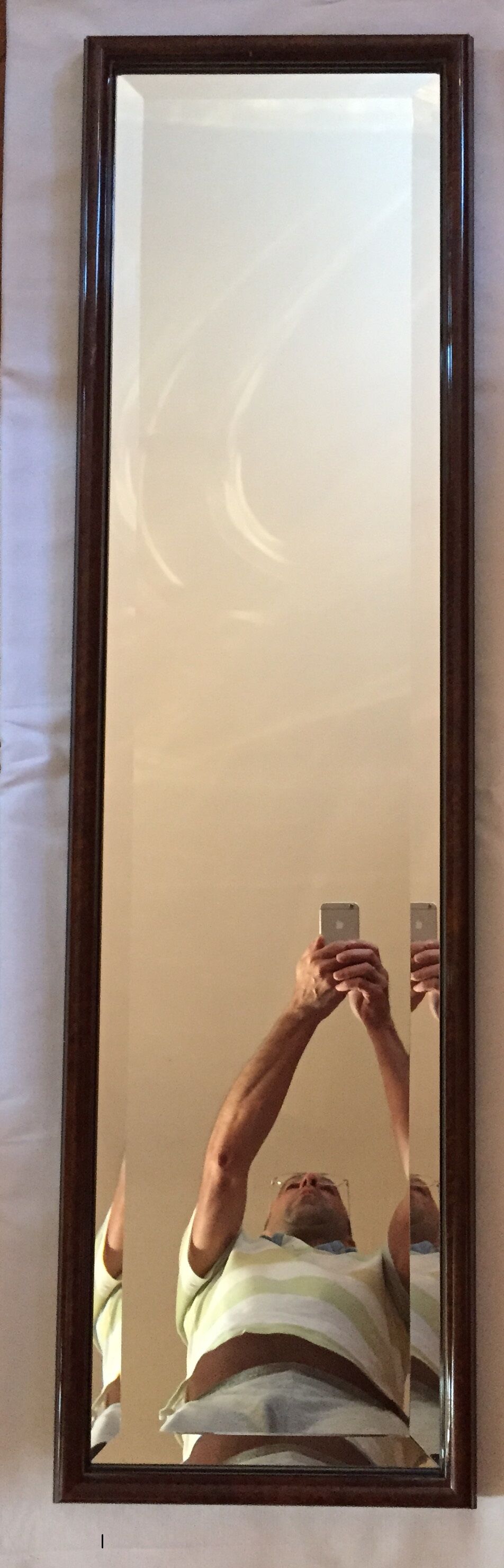 Vertical mirror in walnut 35x125cm