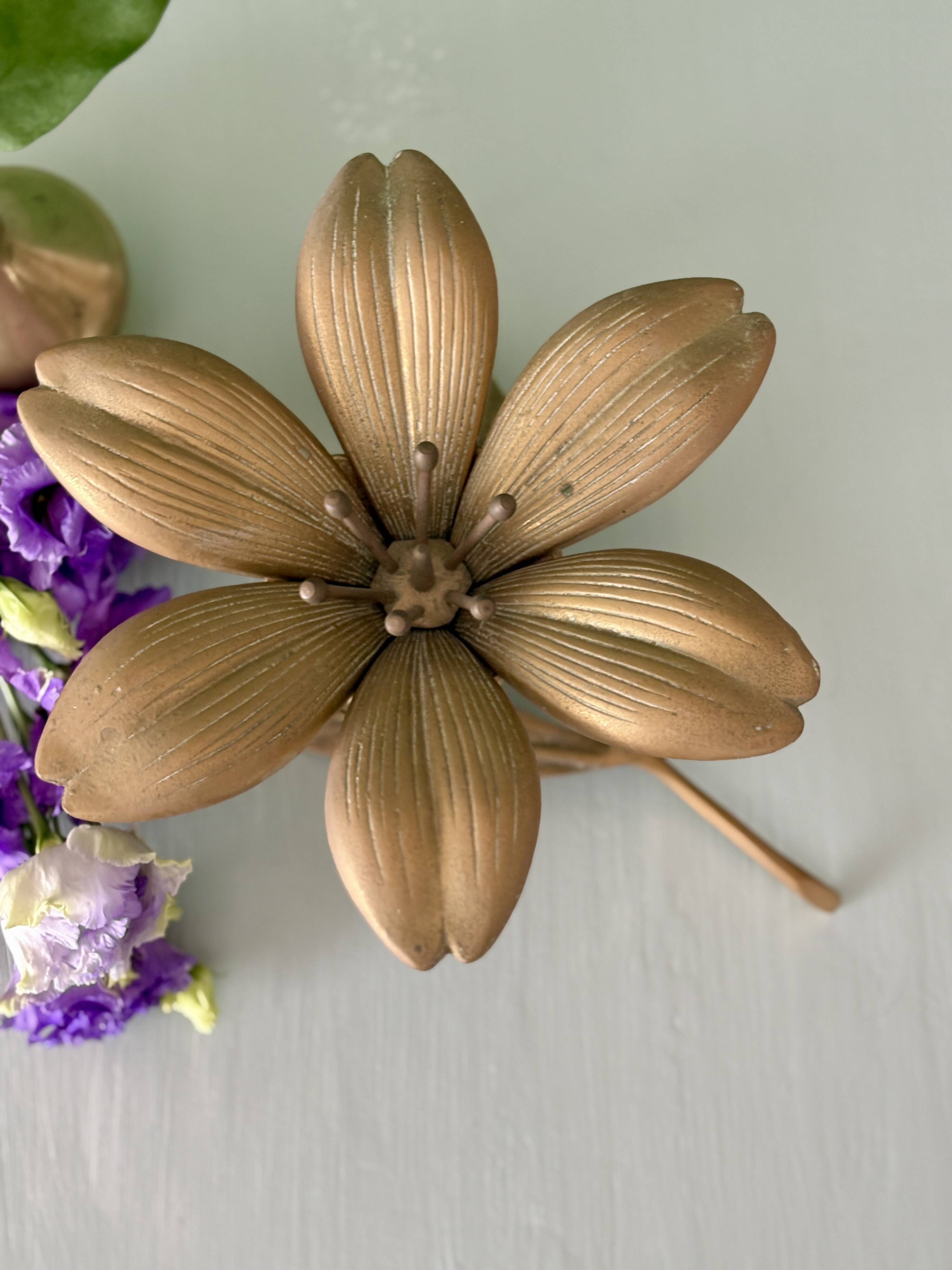 Cendrier vintage en laiton en forme de fleur