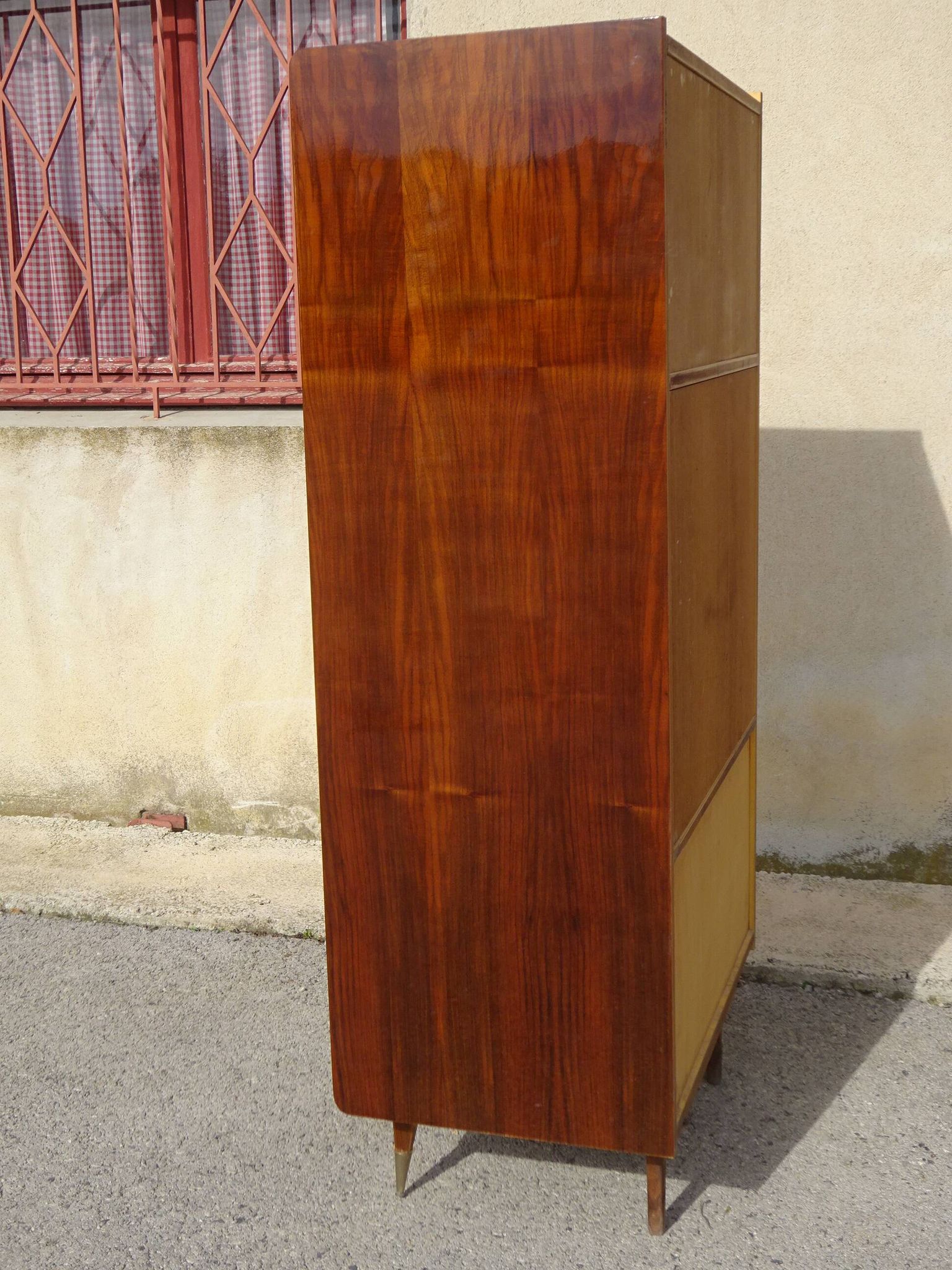 Vintage display cabinet from the Capelle house (82)