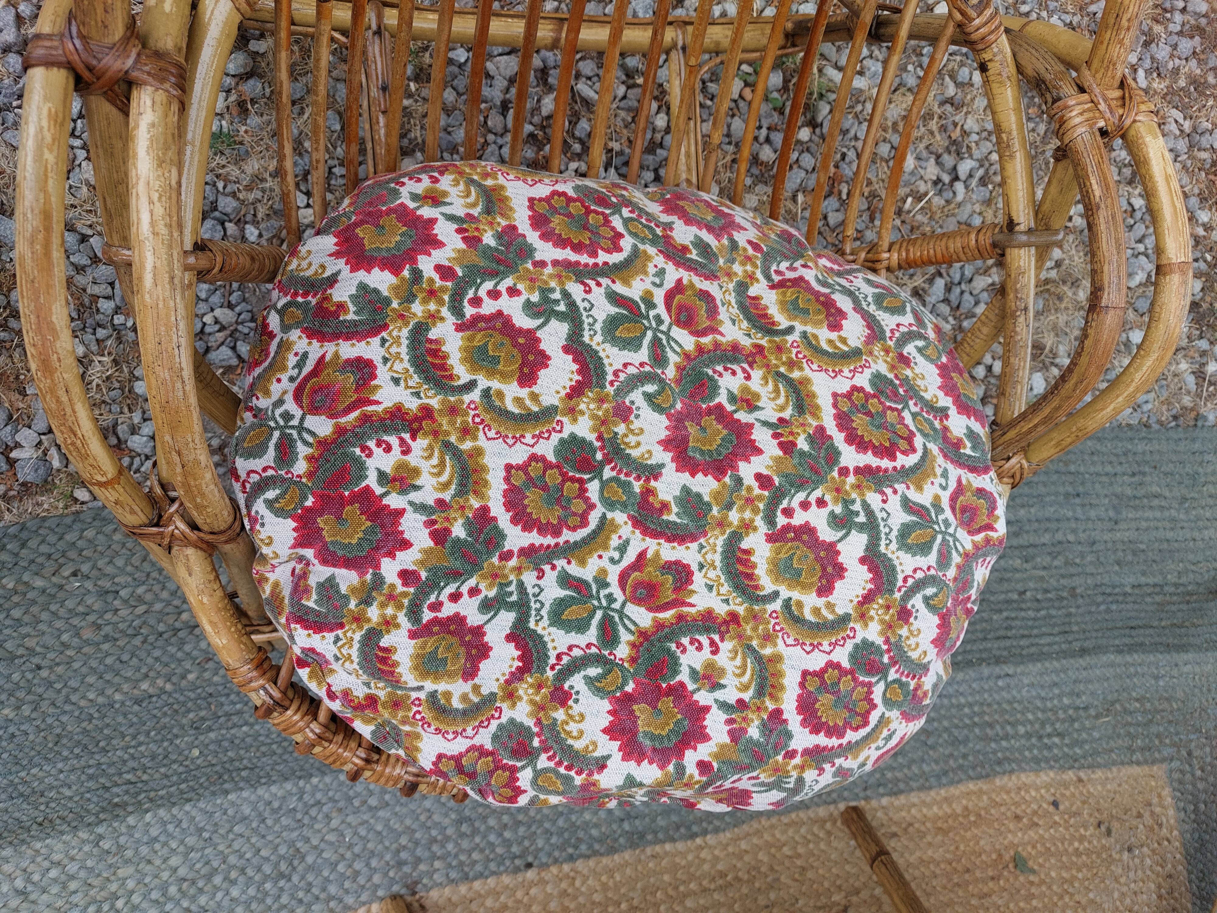 4 armchairs and a coffee table made of rattan and bamboo wood, vintage.