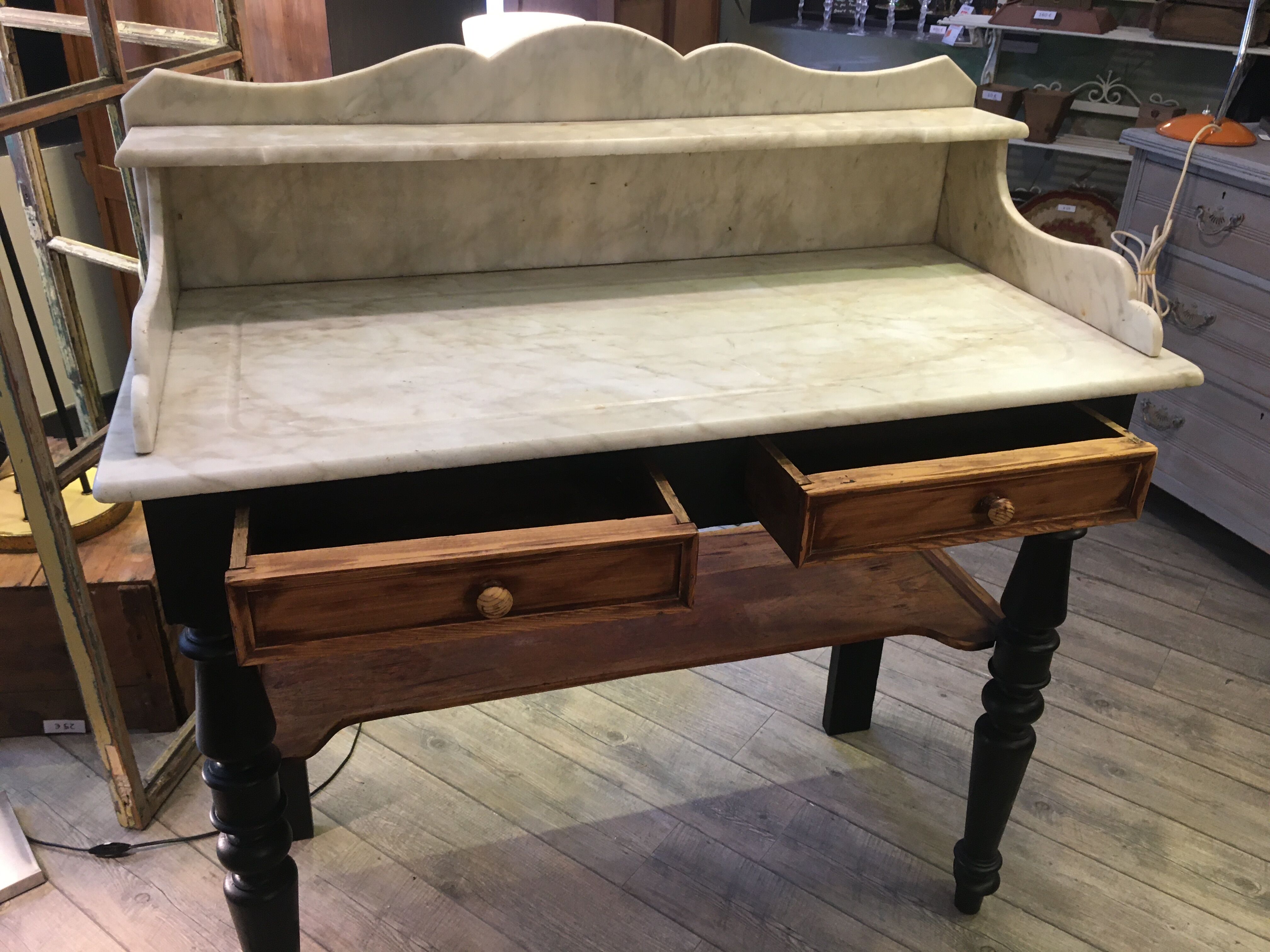 Table de toilette