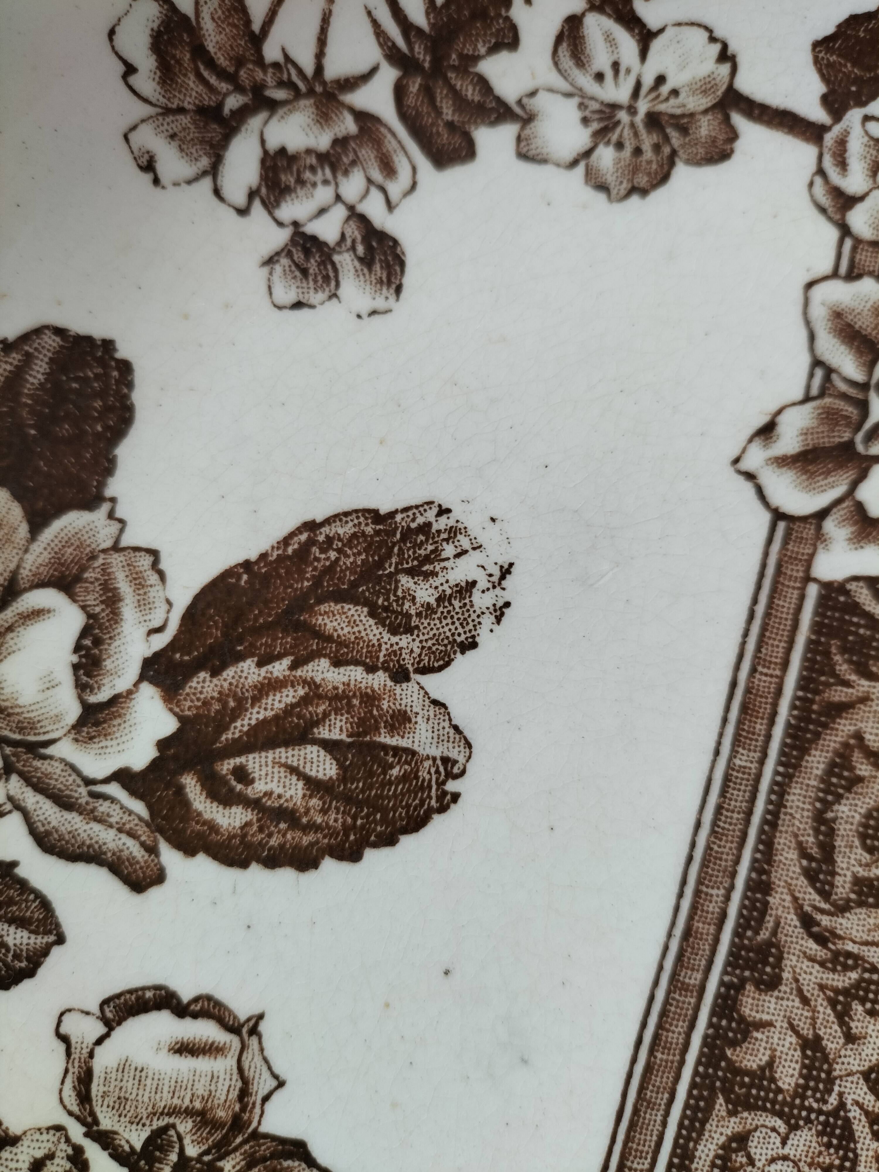 Antique plate with brown floral decoration, Grand dépôt E. Bourgeois