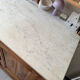 Buffet ancien avec plateau en marbre