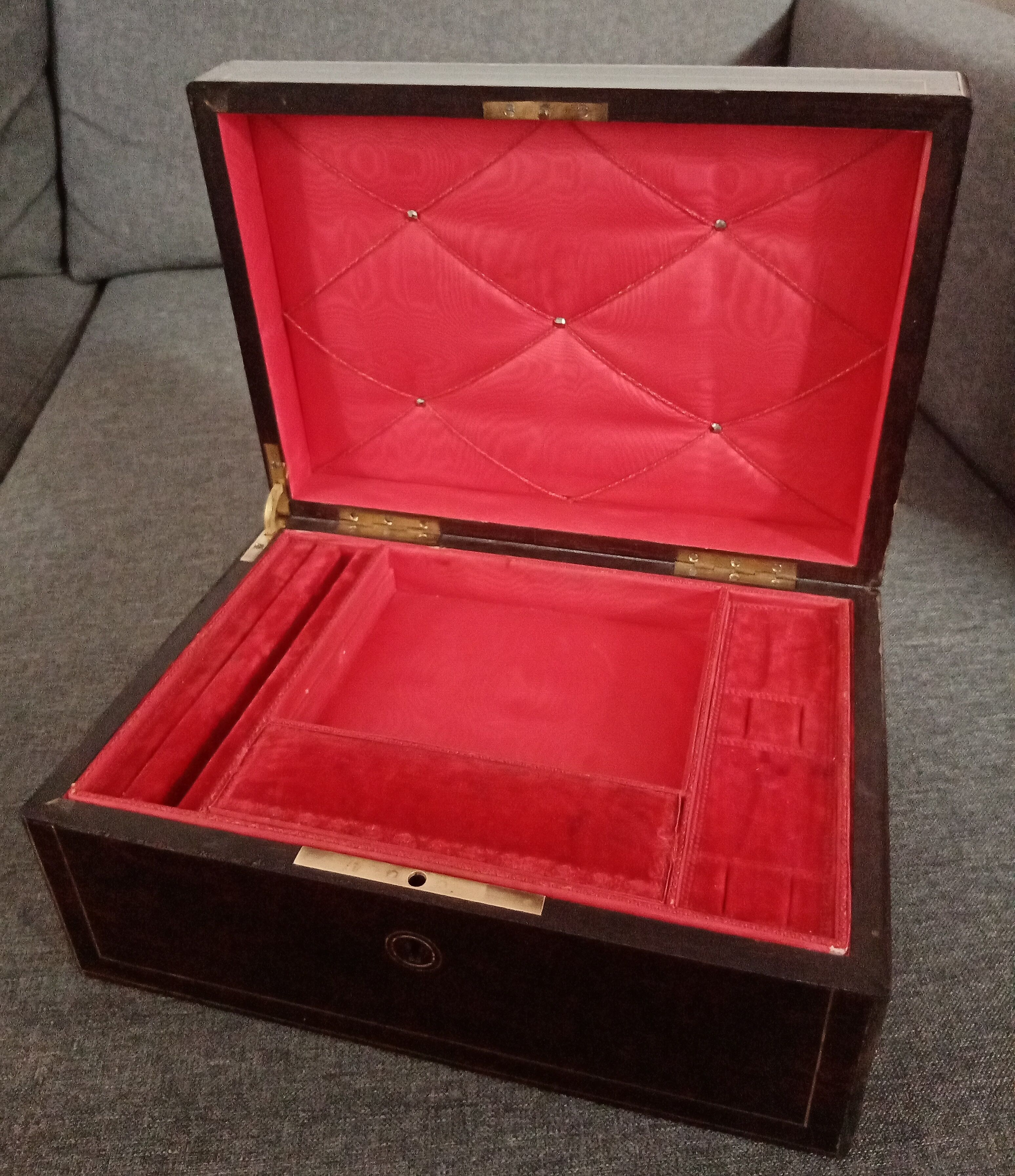 Former Napoleon III jewellery box inlaid brass marquetry, mother-of-pearl