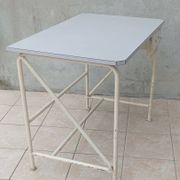 Table haute industrielle de métier métal et formica