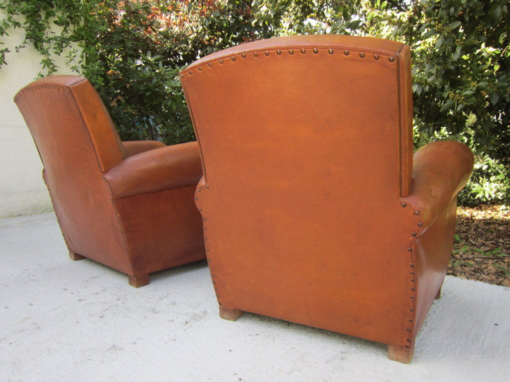 Paire de fauteuils club en cuir