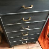 Chest of drawers
