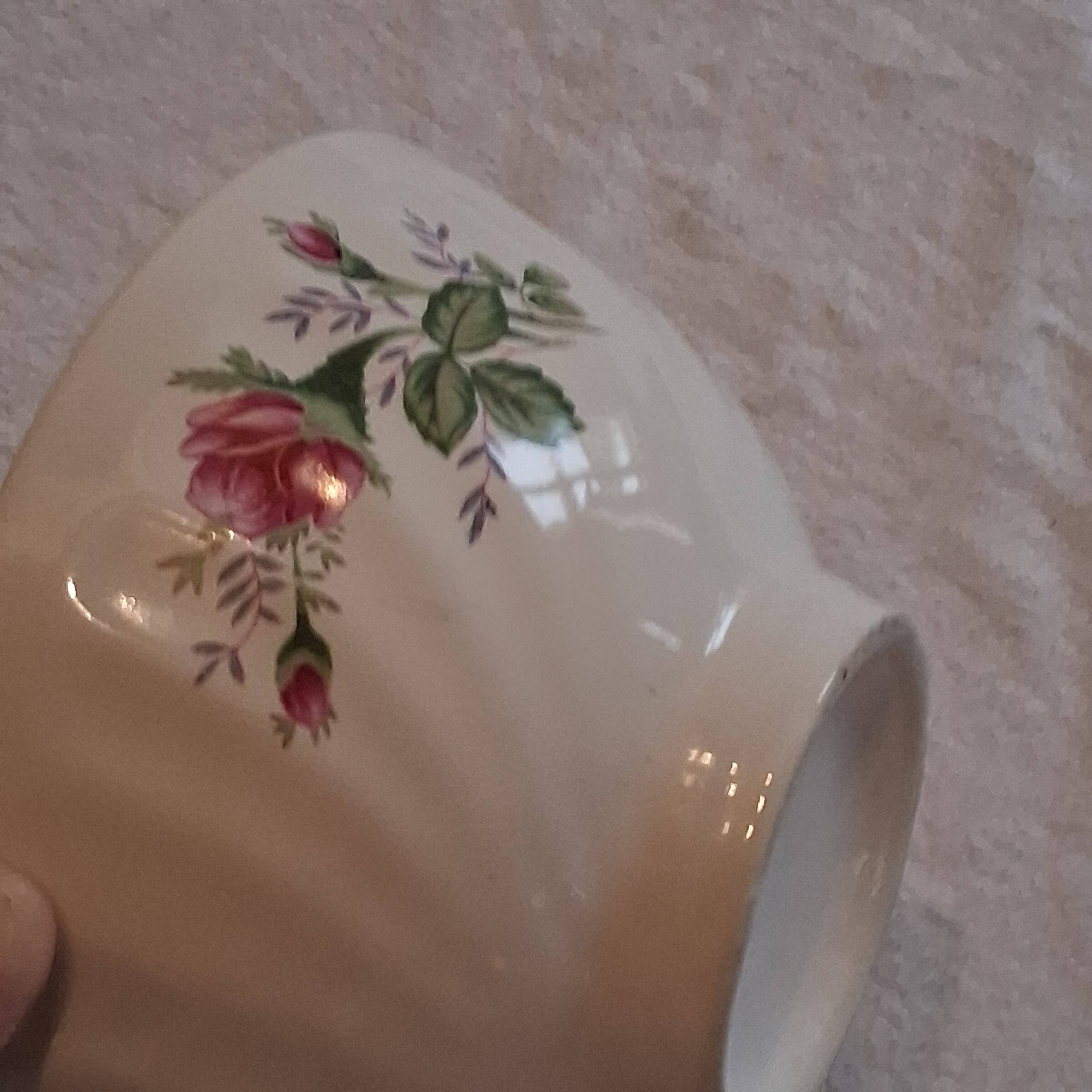 Very nice porcelain bowl in good condition.