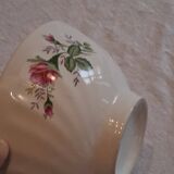 Very nice porcelain bowl in good condition.