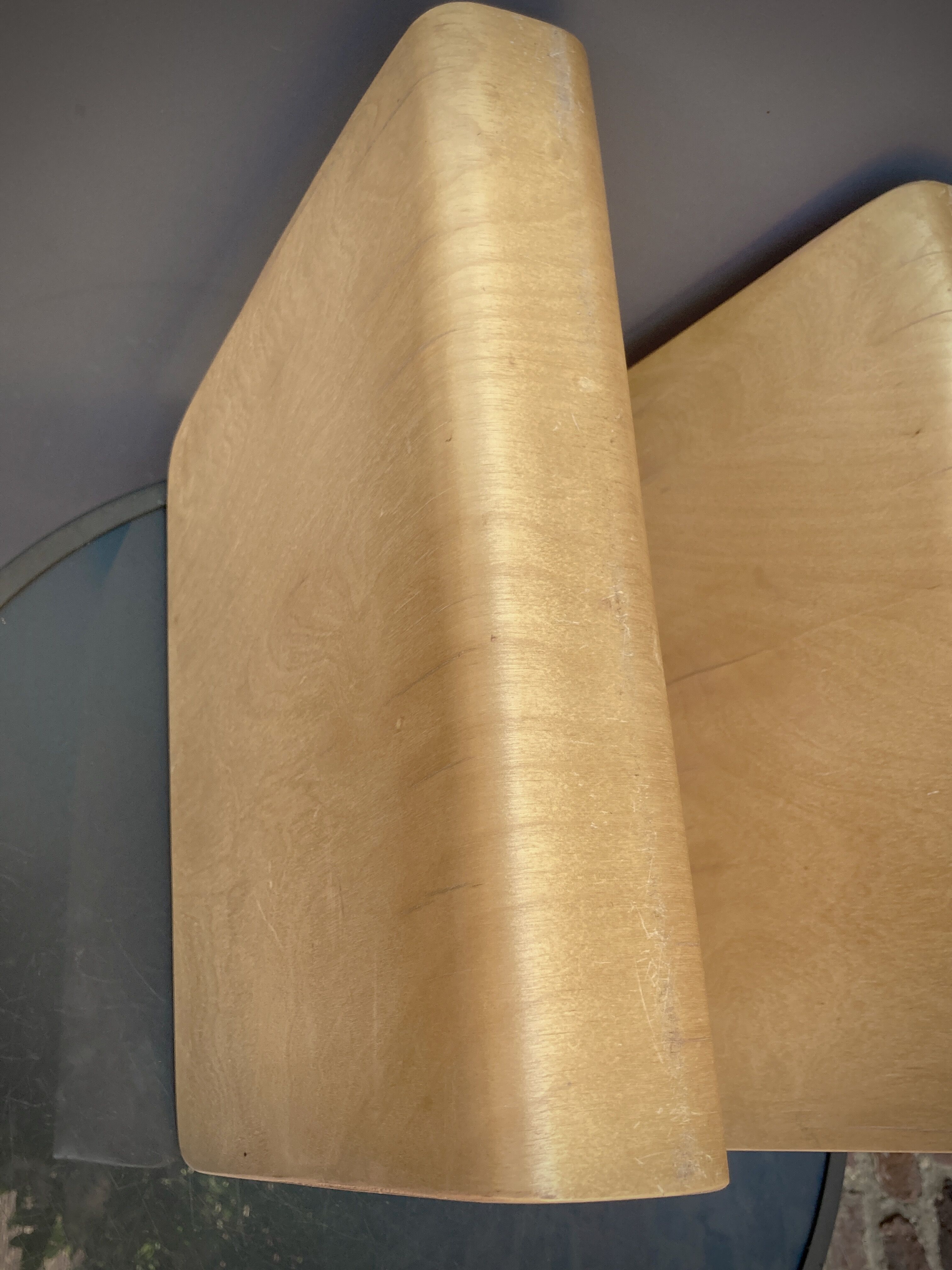 Design magazine holder in thermoformed wood