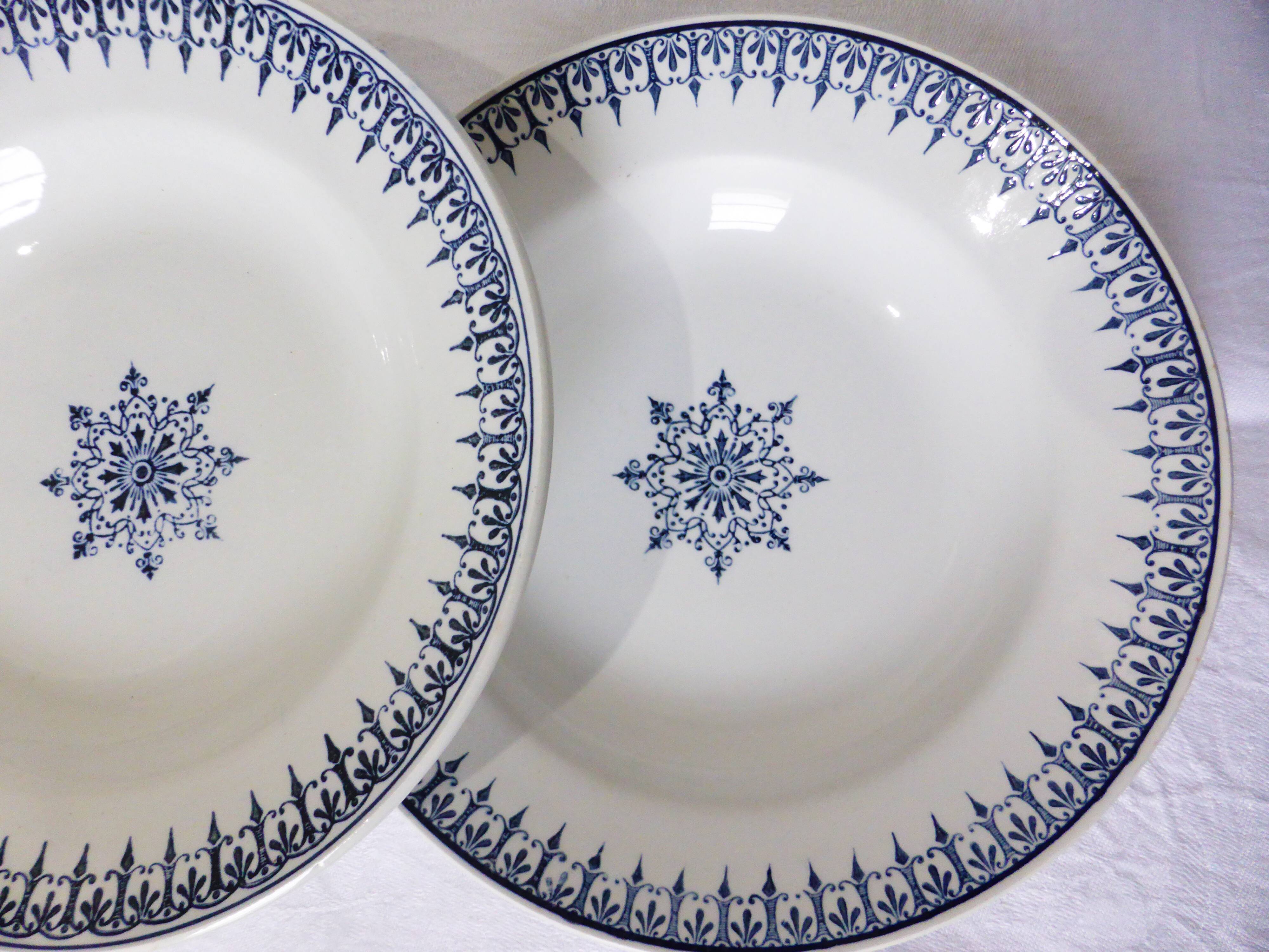 3 vintage hollow plates of St Amand primax model 211237