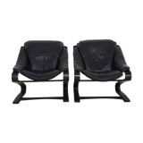 Paire de fauteuils en cuir noir, datant des années 70