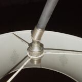 Lampadaire  pied fonte avec douille orientable et tablette en osier H 166 cm