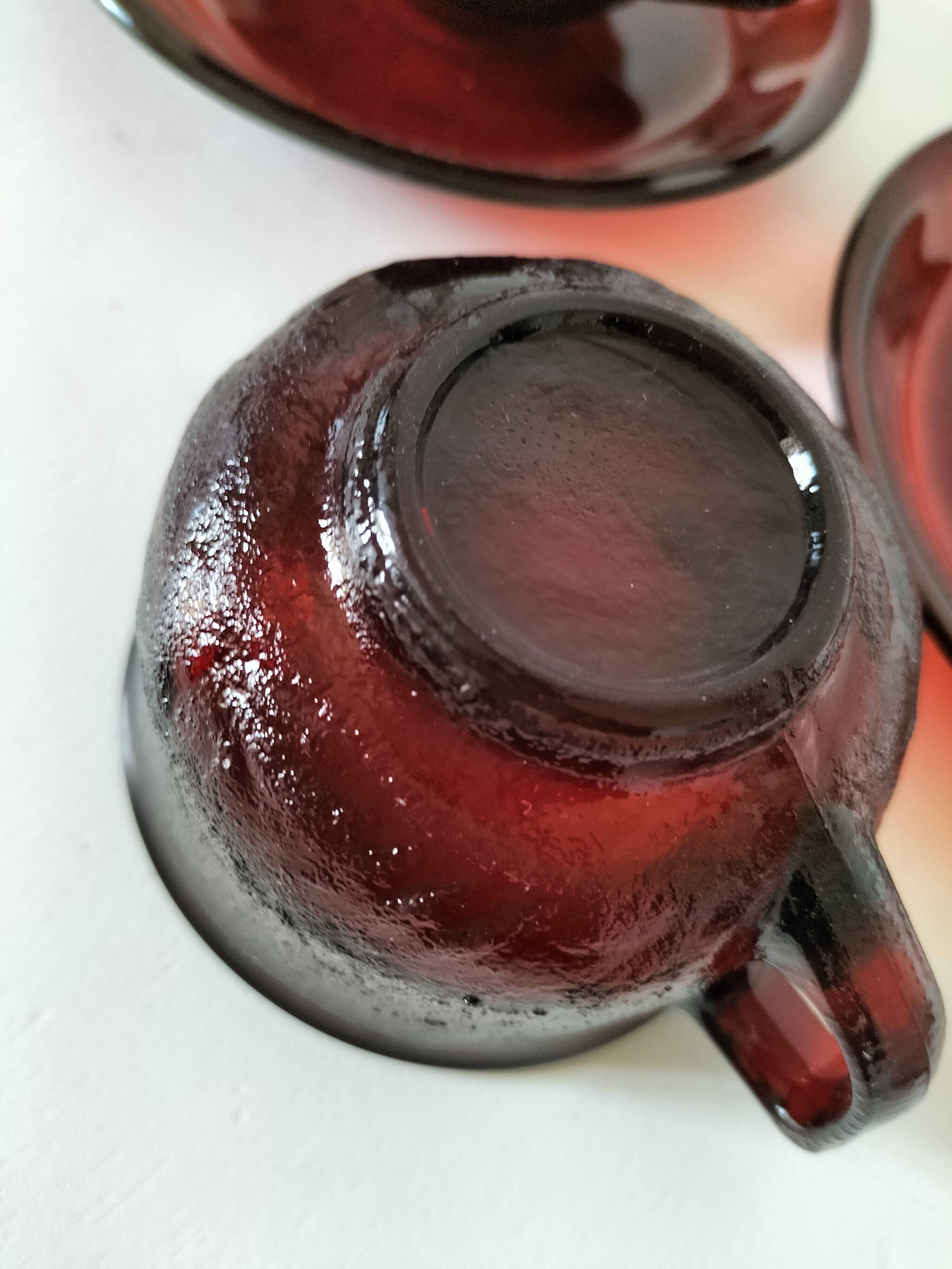 Set of cups and saucers Arcoroc Sierra ruby – 1970s