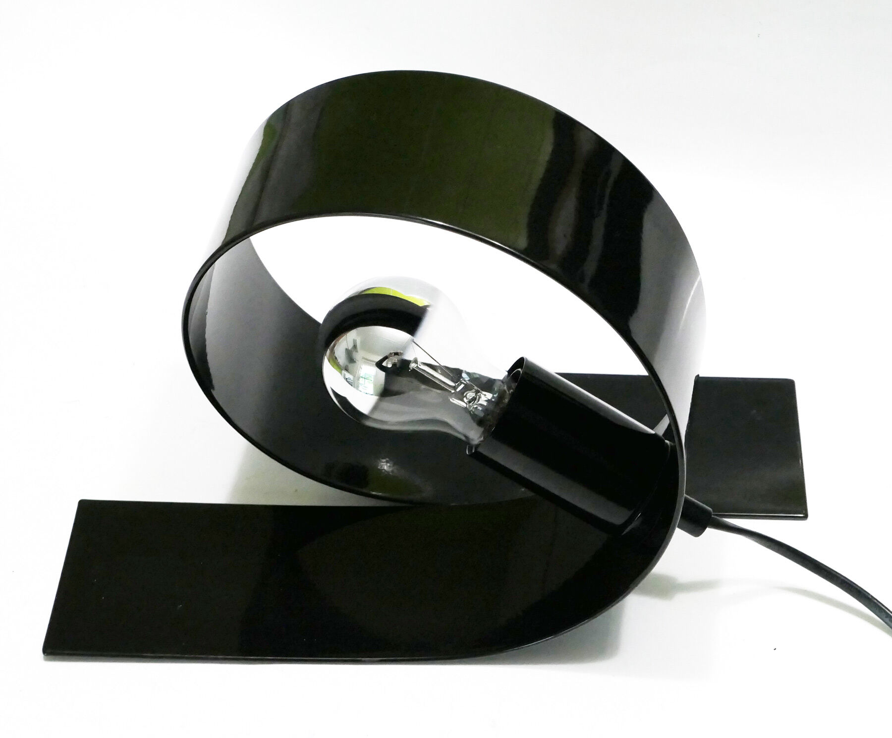 Lampe à poser design en métal laqué noir