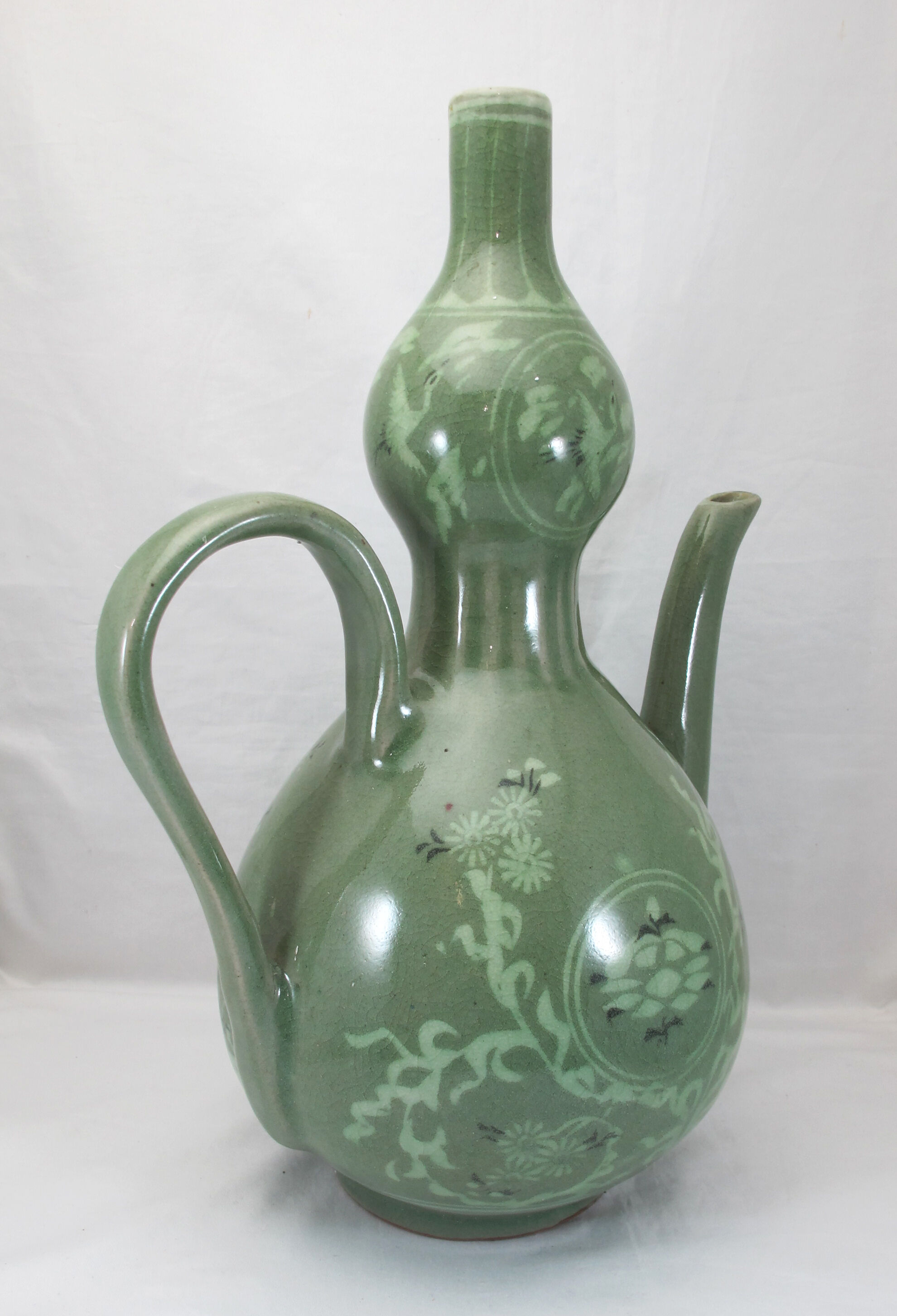 Asian Korean celadon porcelain pourer