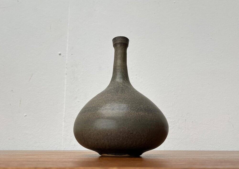 Mid-century minimalist studio pottery vase by Mathies Schwarze, Germany, 1960s.