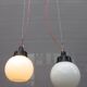 Trio suspensions globes verre opalin et bakélite