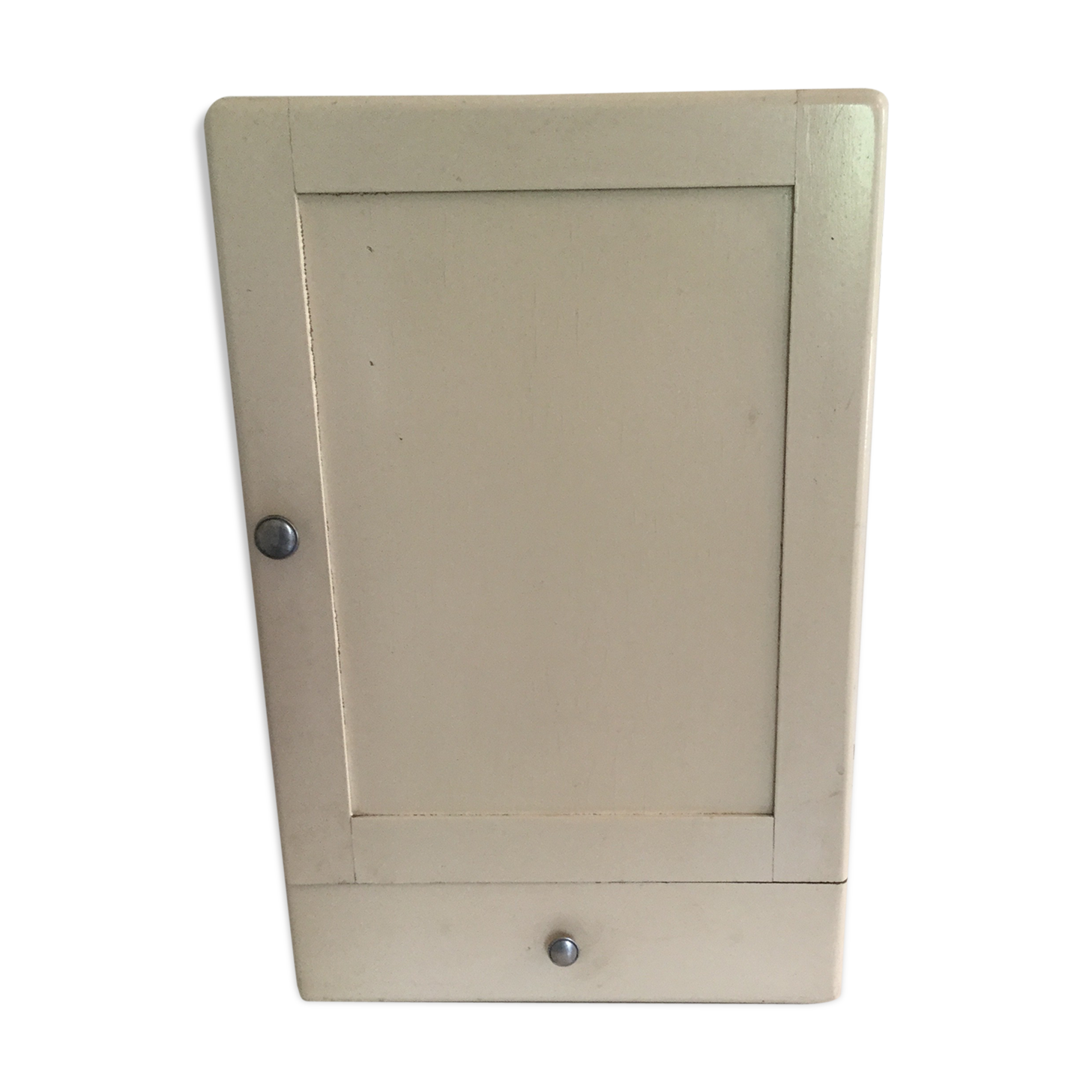 Retro medicine cabinet