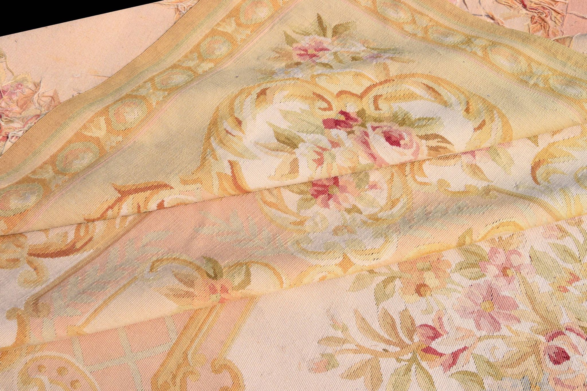 Aubusson style rug - Size: 375 x 275 cm - "Galerie Saedje"