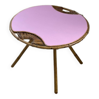 Table basse vintage en rotin rose