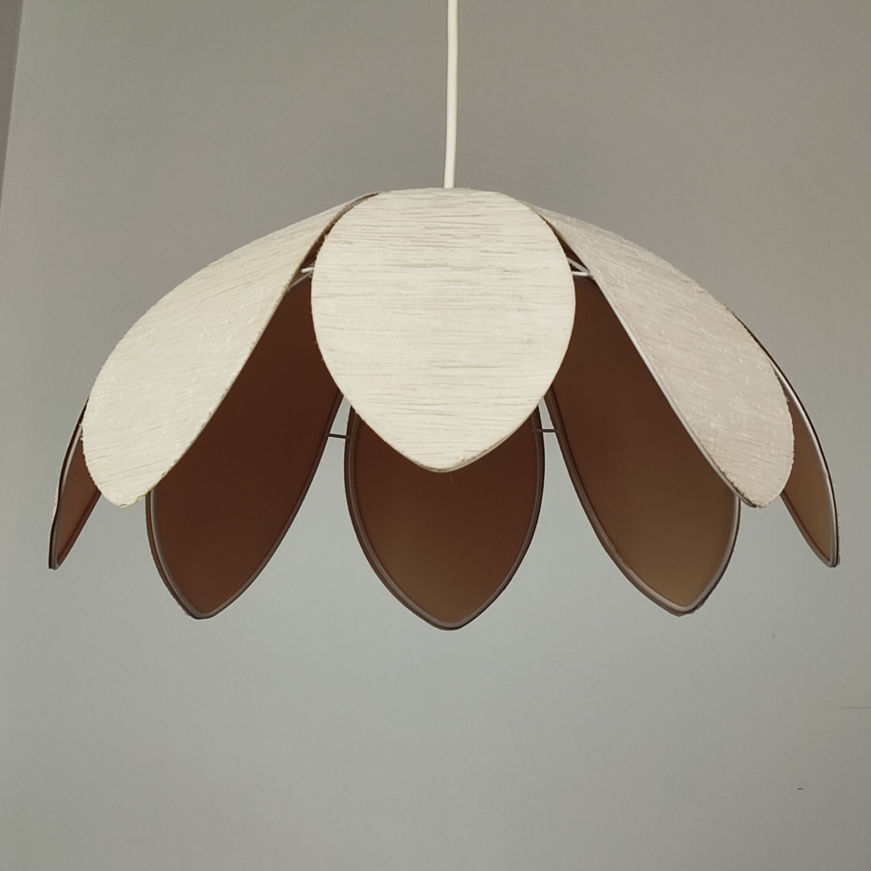 Flower pendant lamp
