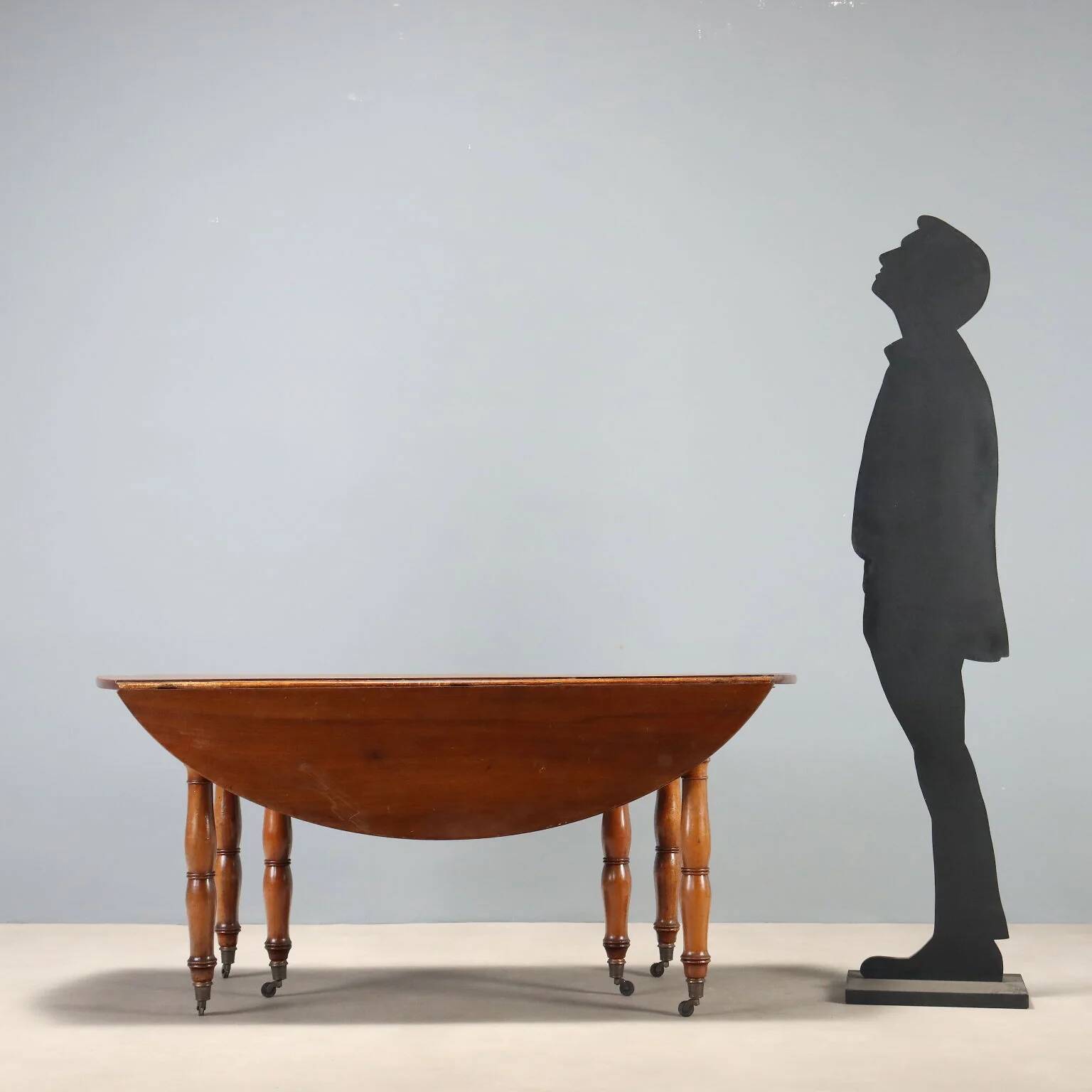 Table ancienne extensible en noyer, Italie, XIXe siècle