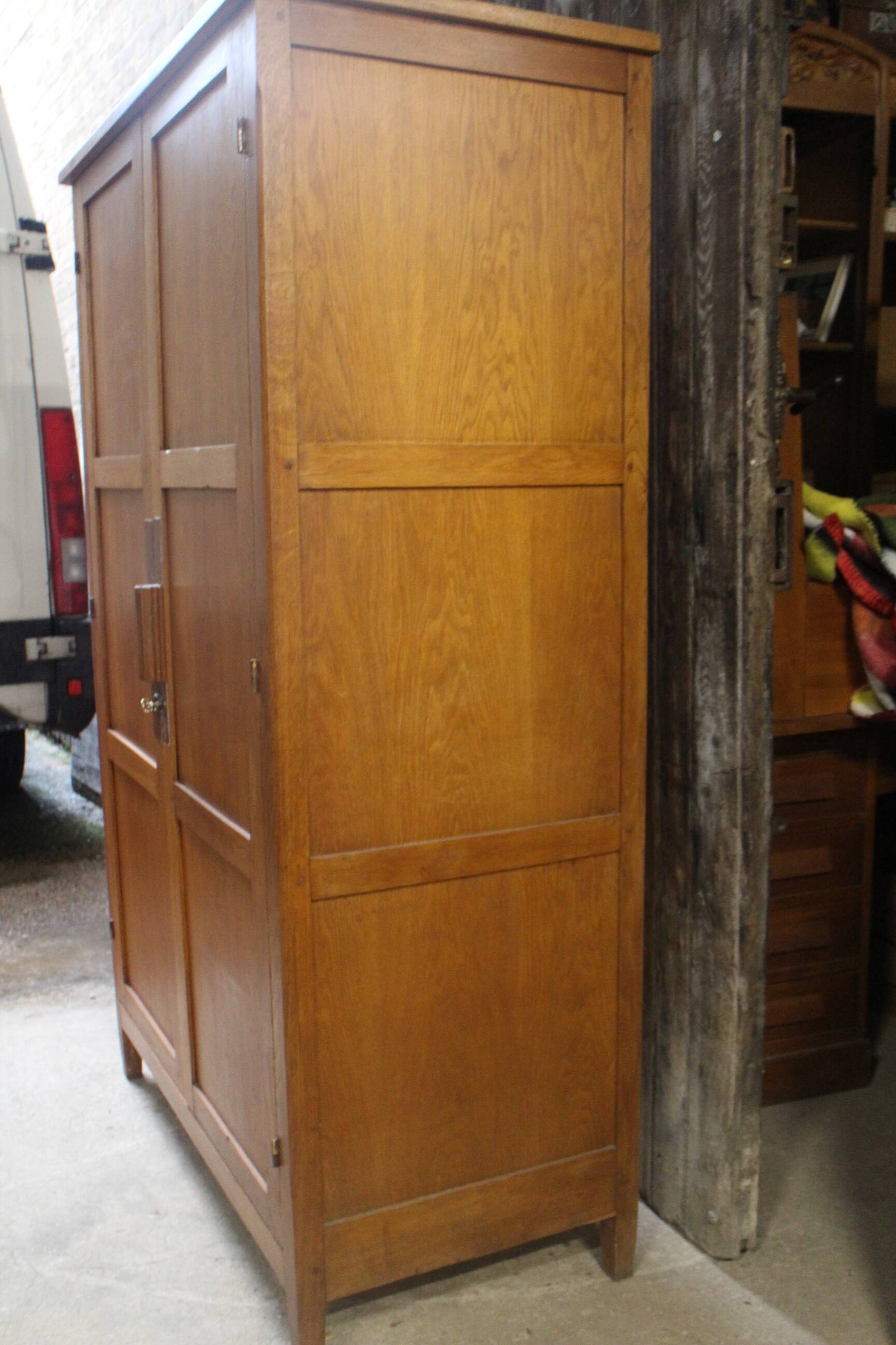 Parisian wardrobe period reconstruction