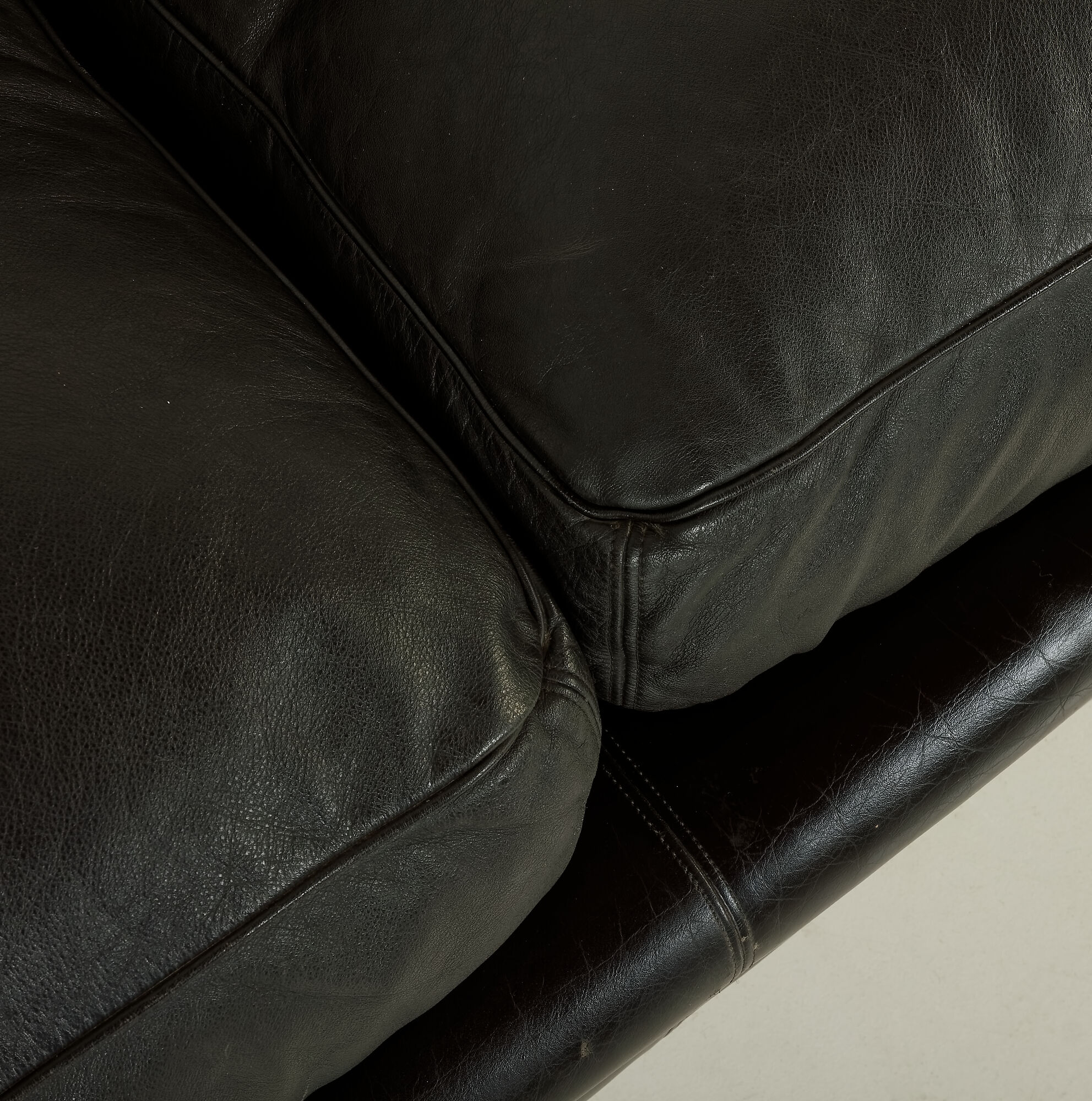 Poppy 2-seater leather sofa by Tito Agnoli for Poltrona Frau, 1970s