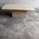 Table basse italienne en travertin – années 1970