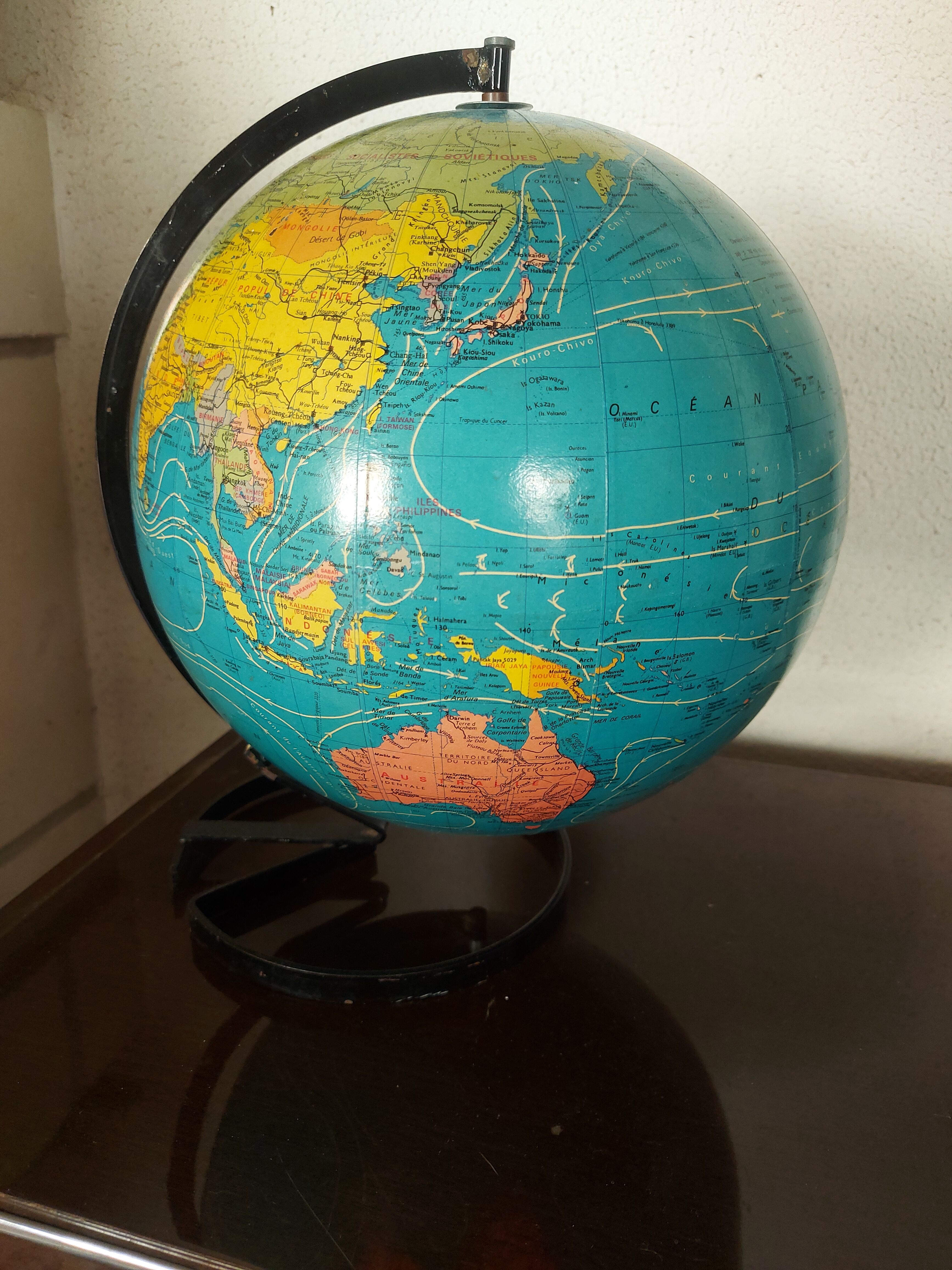 Globe terrestre , Mappemonde vintage tarides , 1977