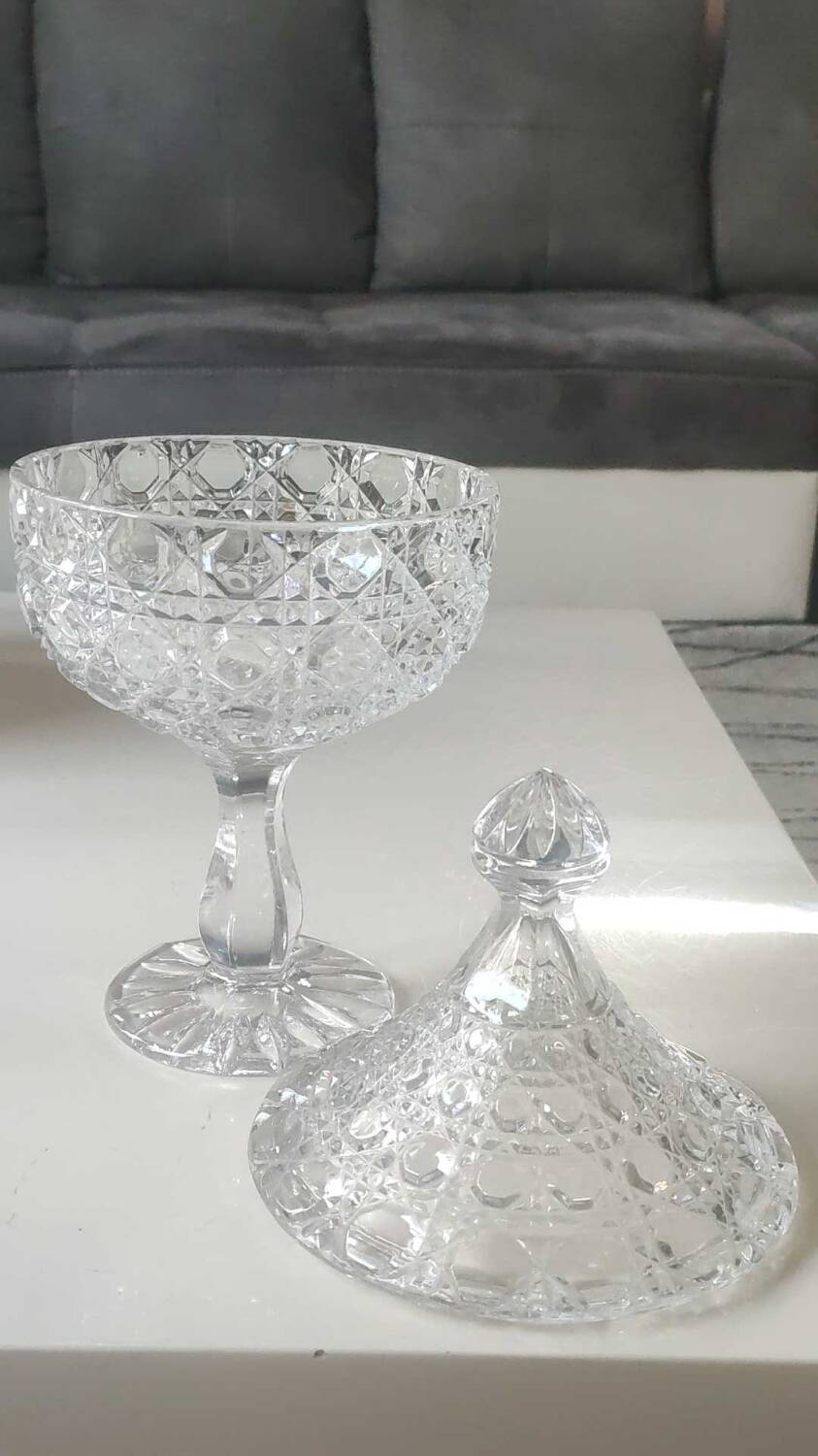 Large lead crystal candy dish/Drageoir. Tritschler Winterhalder. Dome shape, faceted patterns. Dim 30 x 15 cm