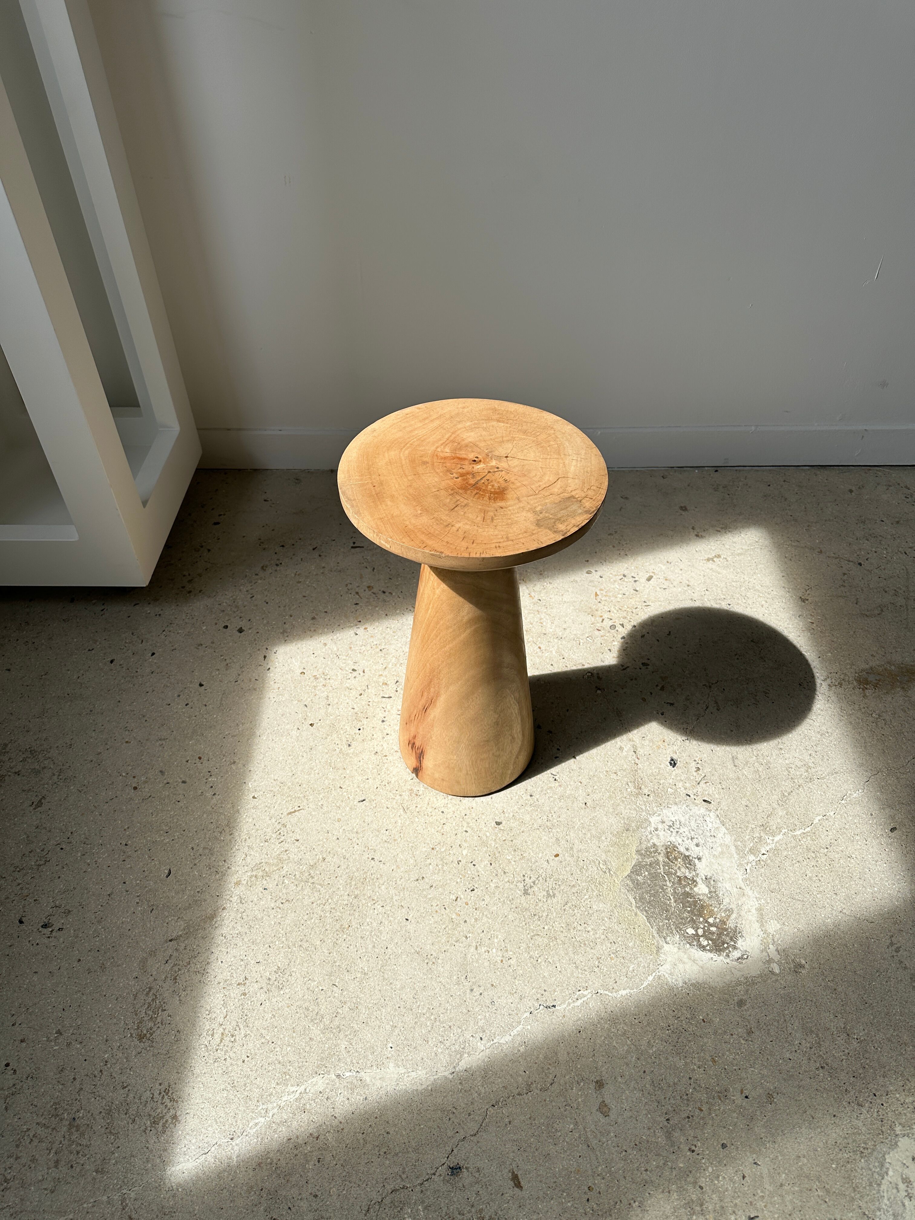 Side table, end of sofa in natural mango monoxyl conical tray H:50cm