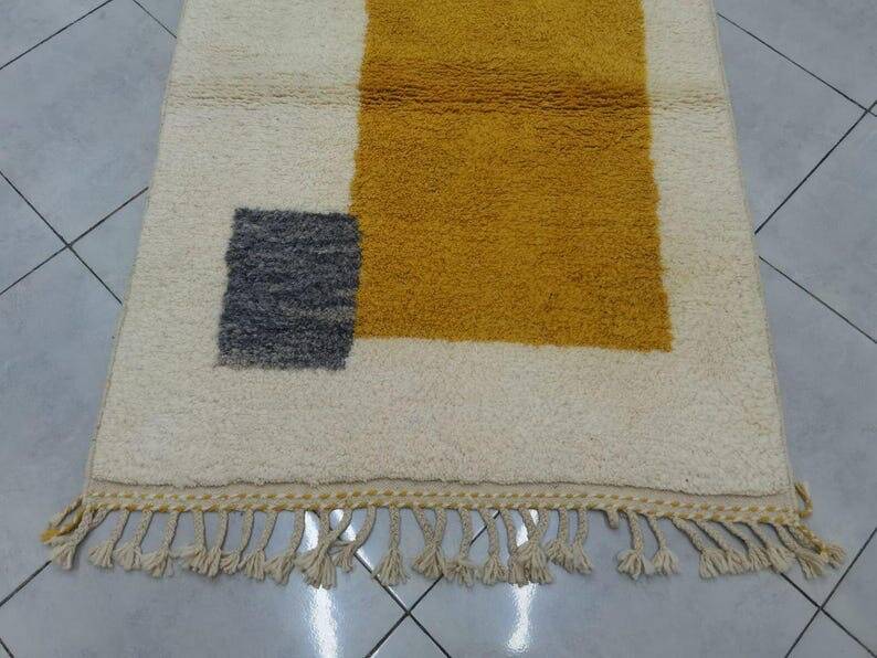 Traditional hand-woven Beni Ouraine rug, size 150 x 250 cm