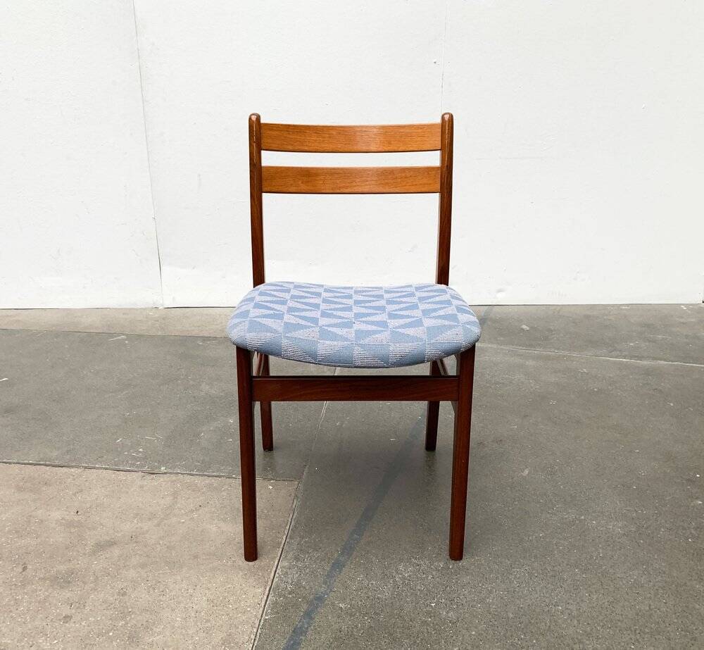 Set of chairs with a minimalist pattern, 1960s