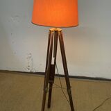 Tripod floor lamp in wood and adjustable brass