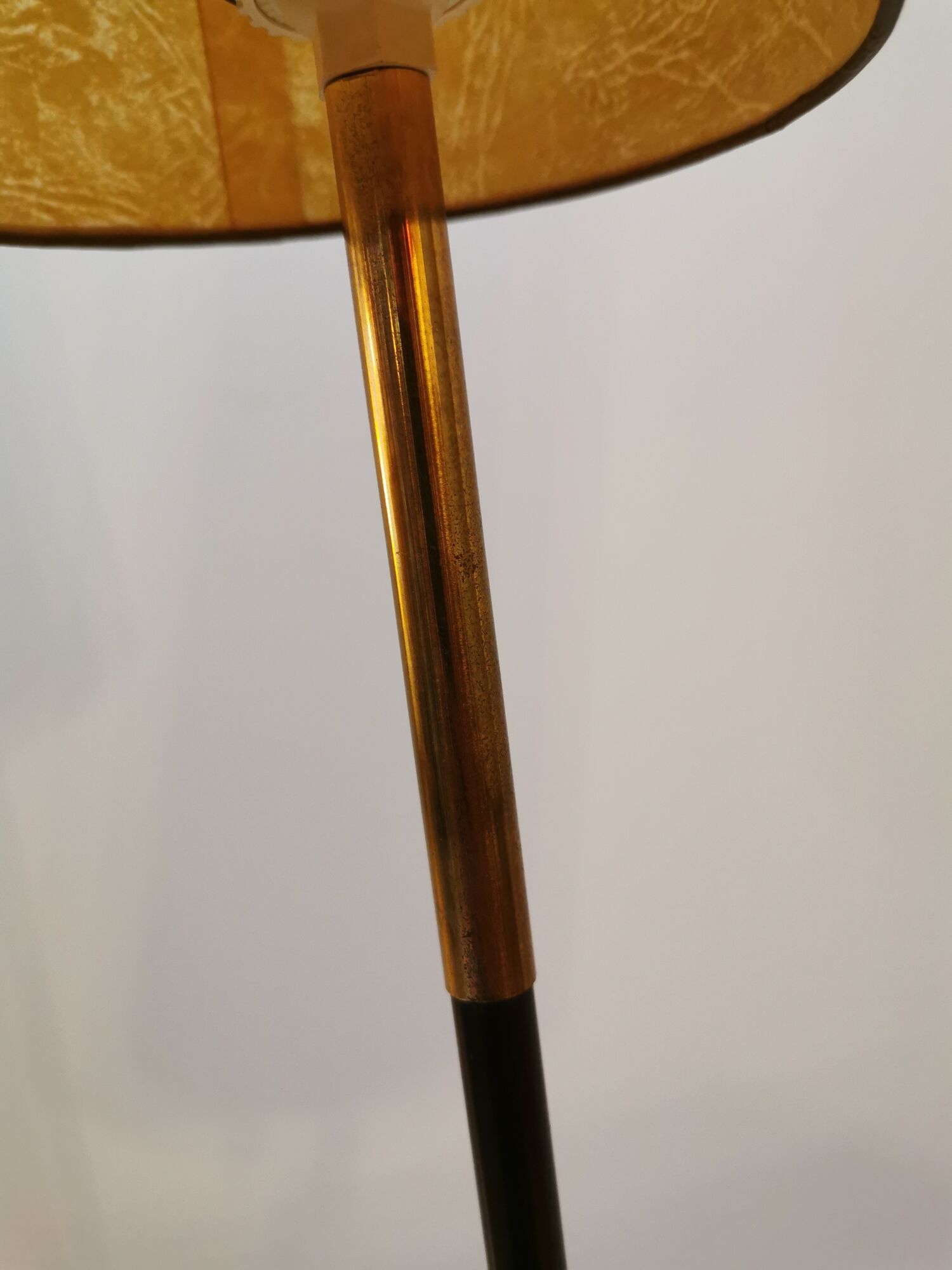 Floor lamp of the 50s with metal and brass foot